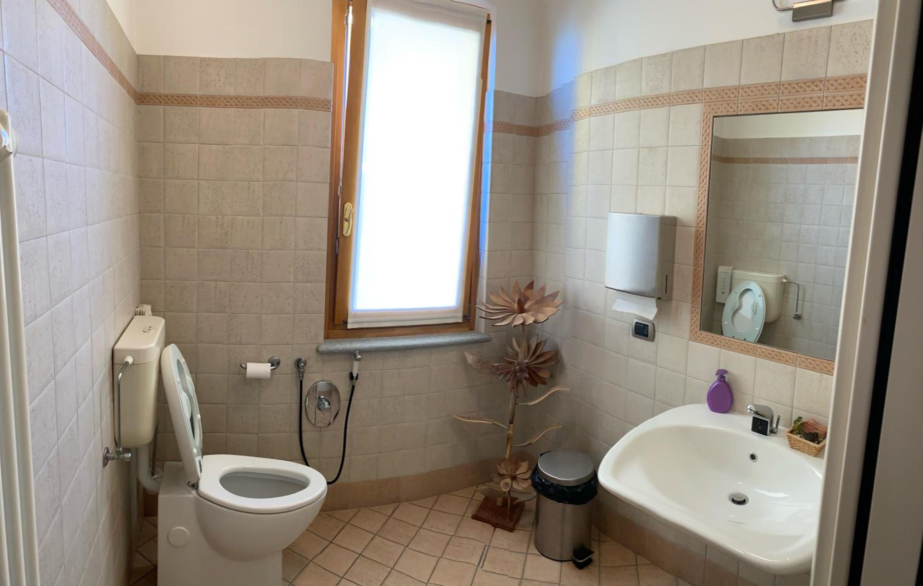 Double or Twin Room with Private Bathroom - Photo 19