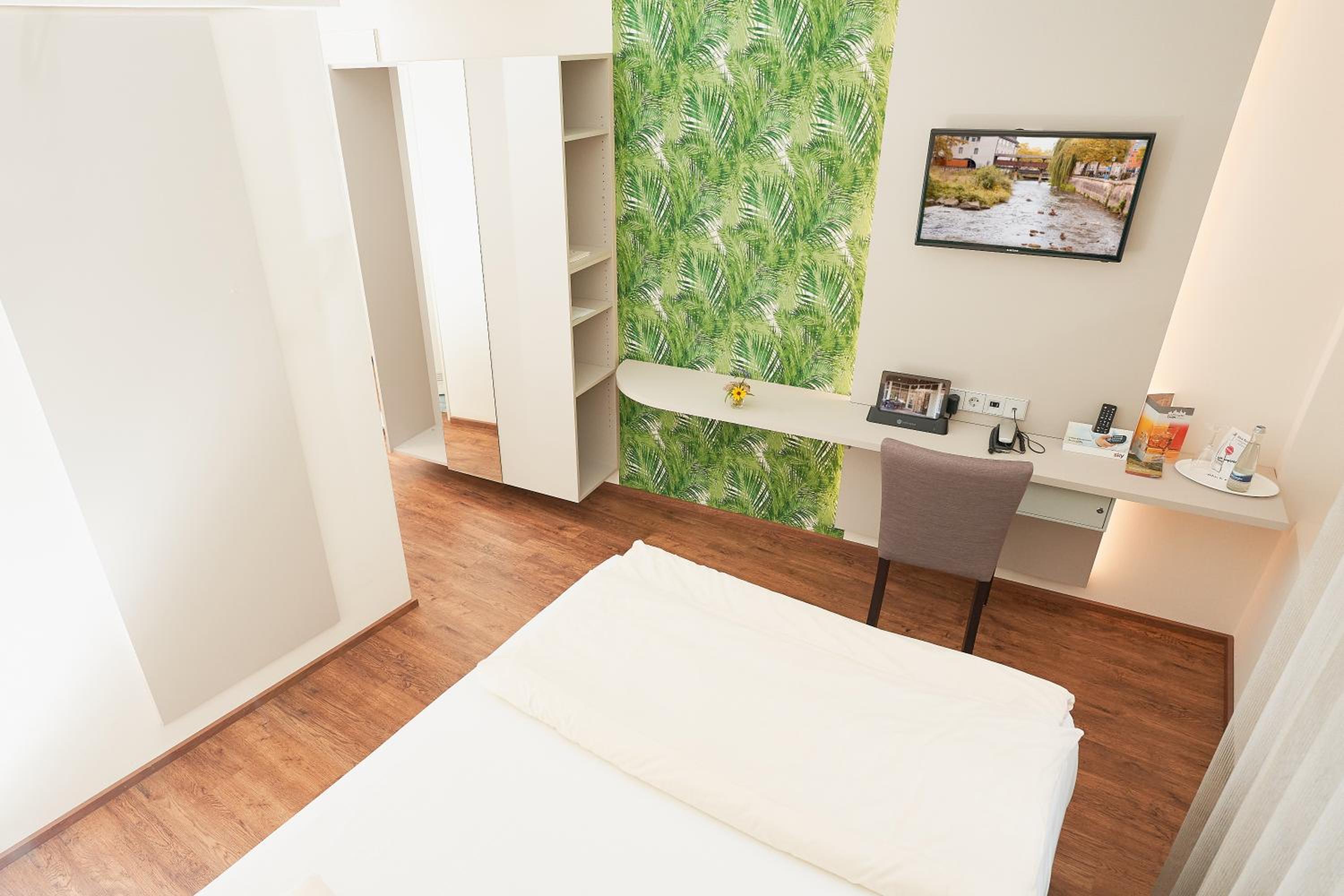 Single room main building photo 3