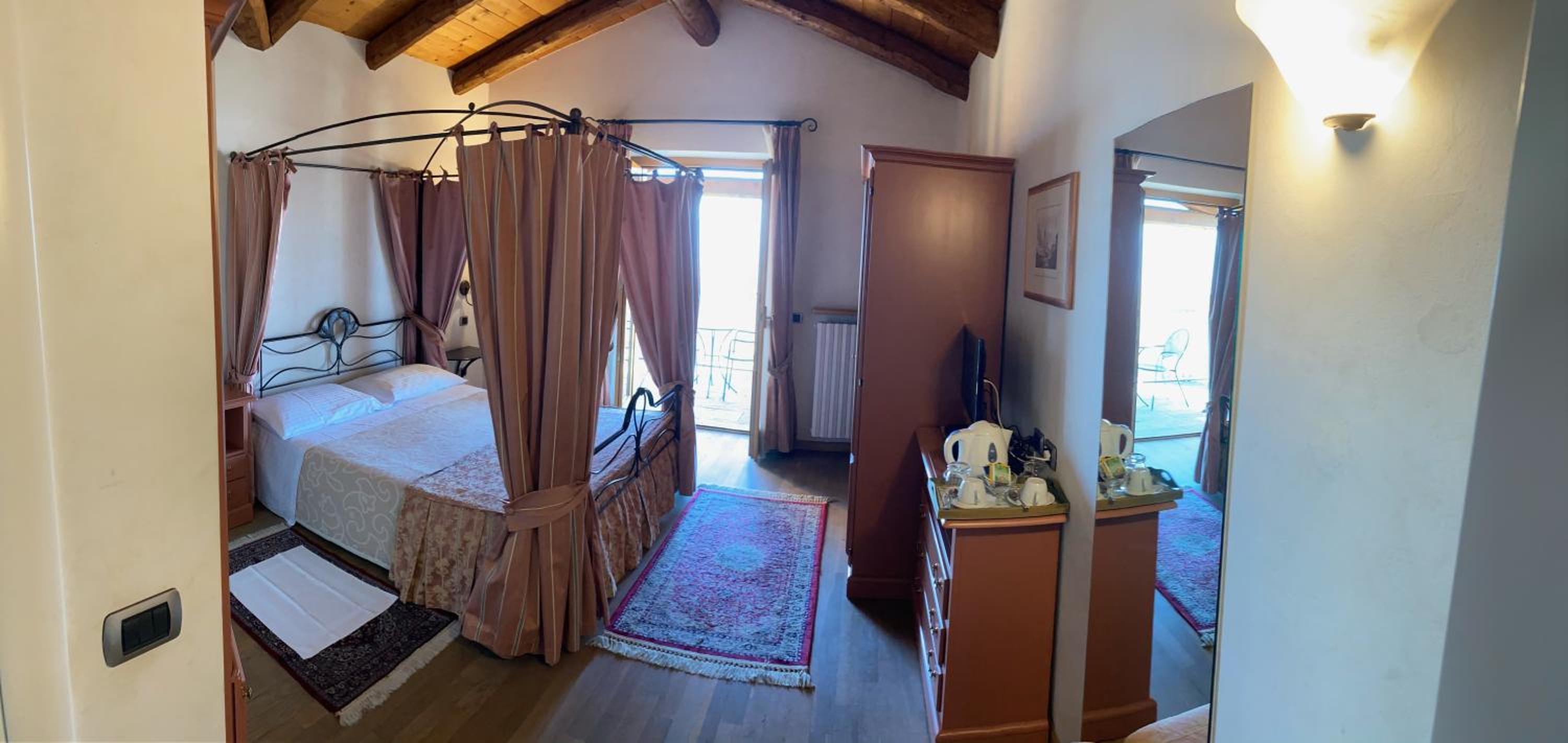 Double or Twin Room with Private Bathroom - Photo 4