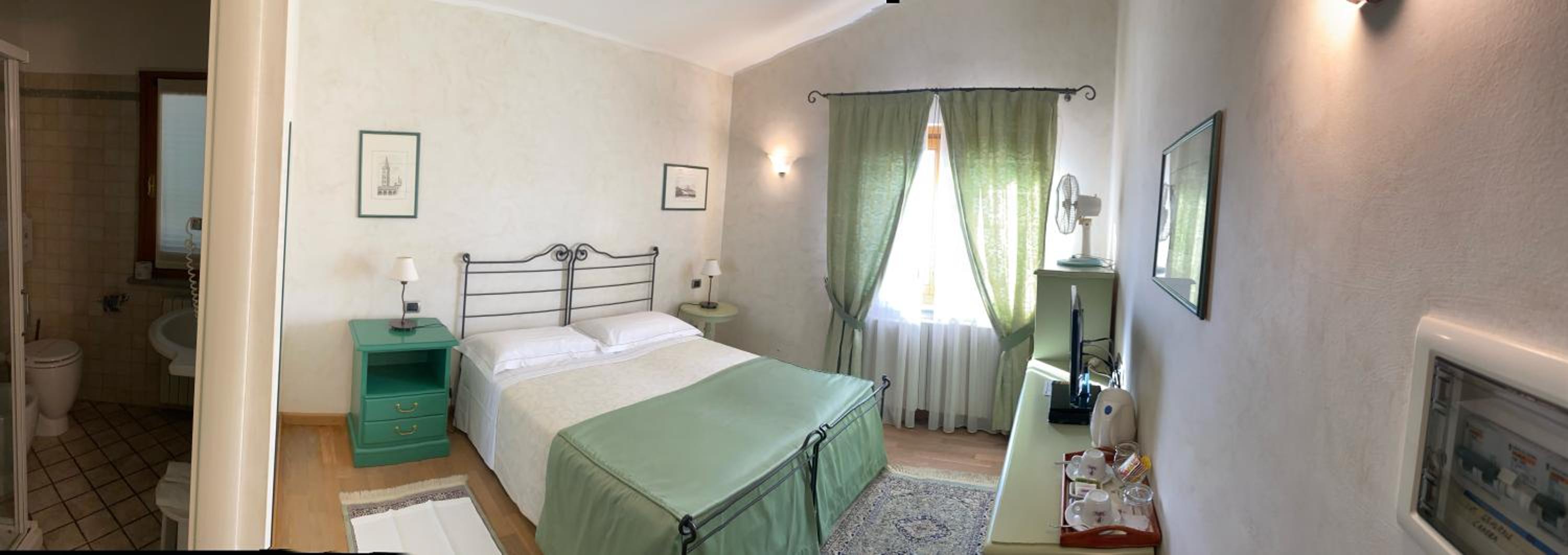 Double or Twin Room with Private Bathroom - Photo 14