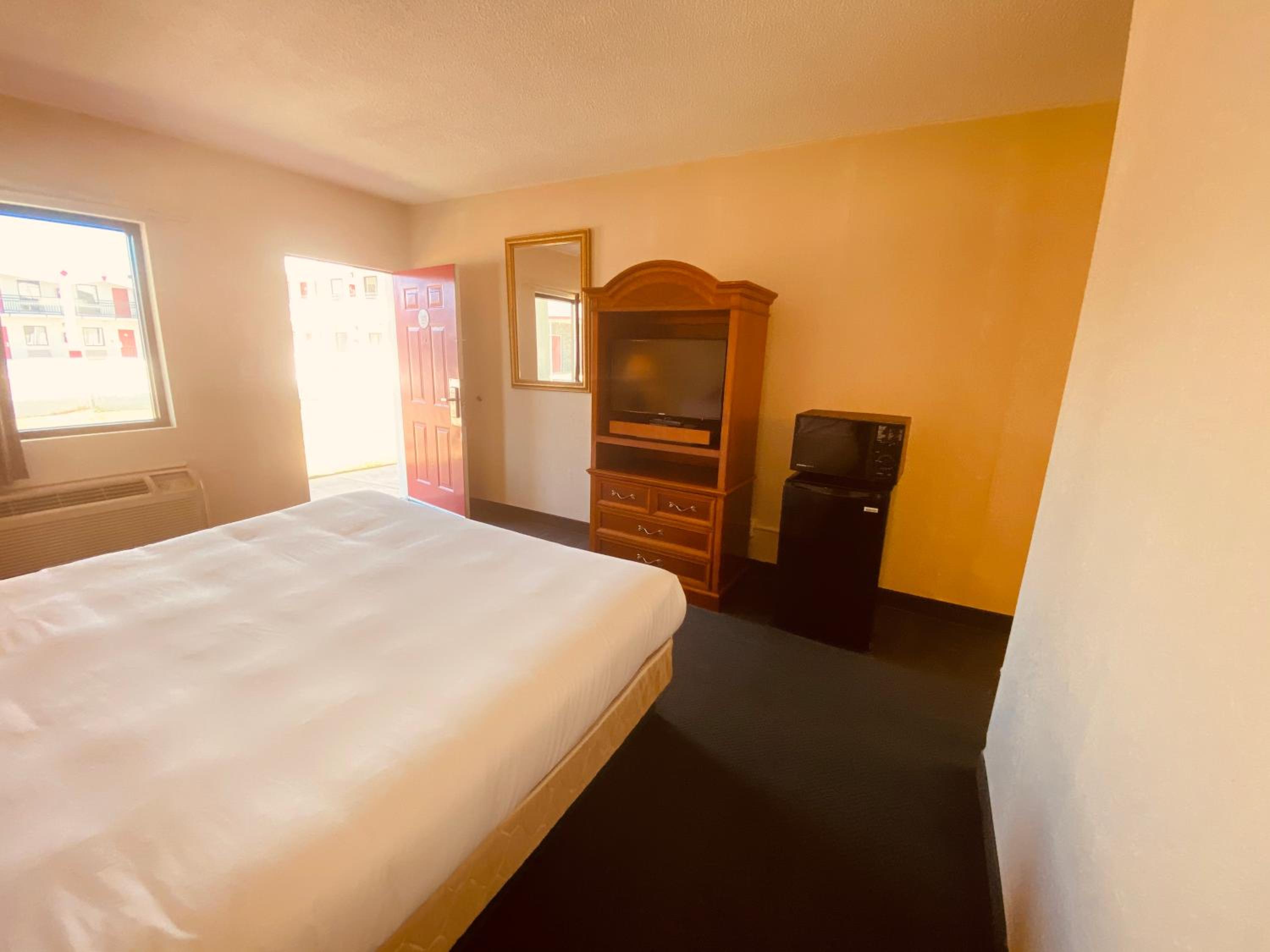 King Room - Disability Access photo 3