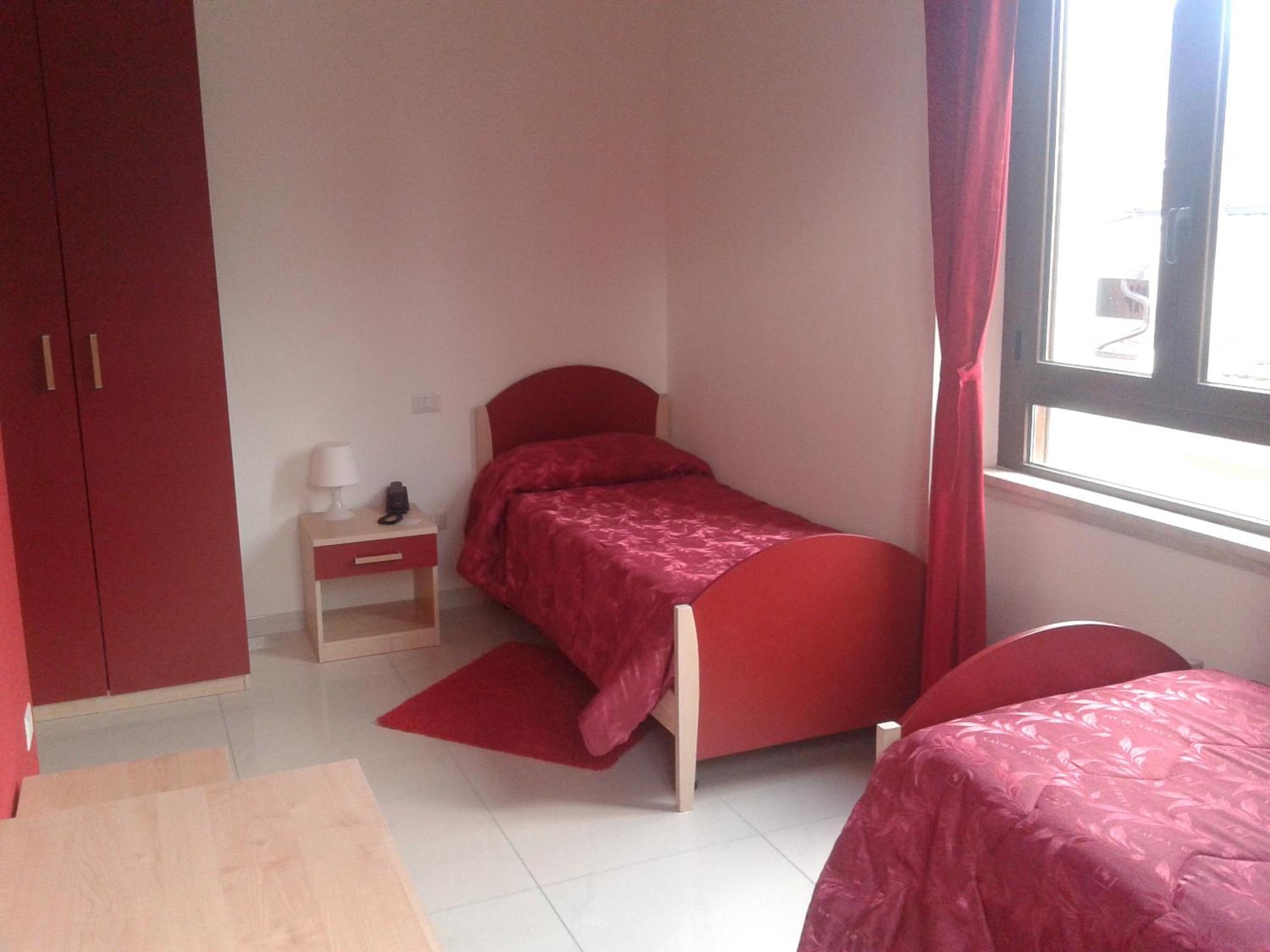 Twin Room - Photo 3