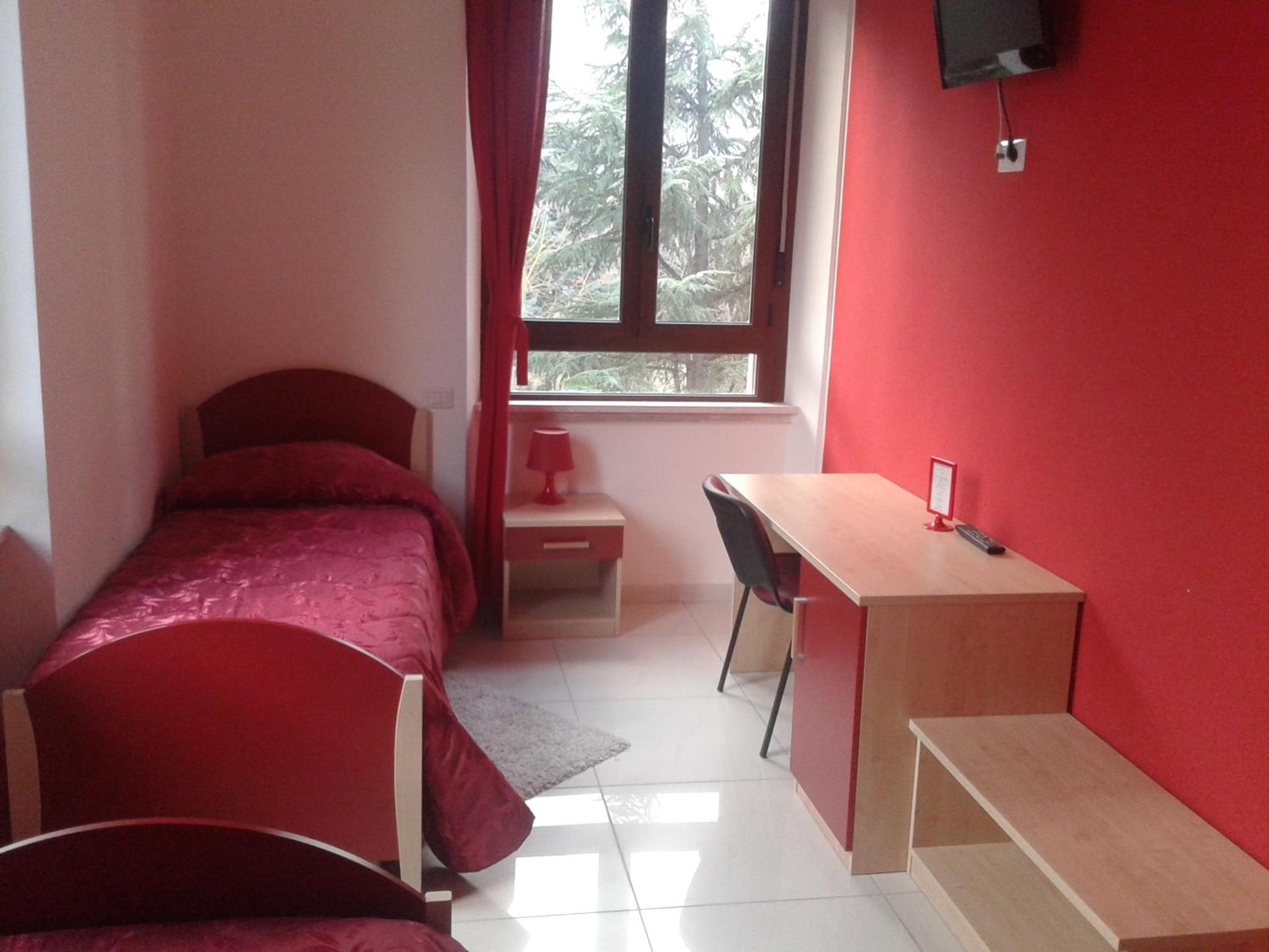 Twin Room - Photo 4