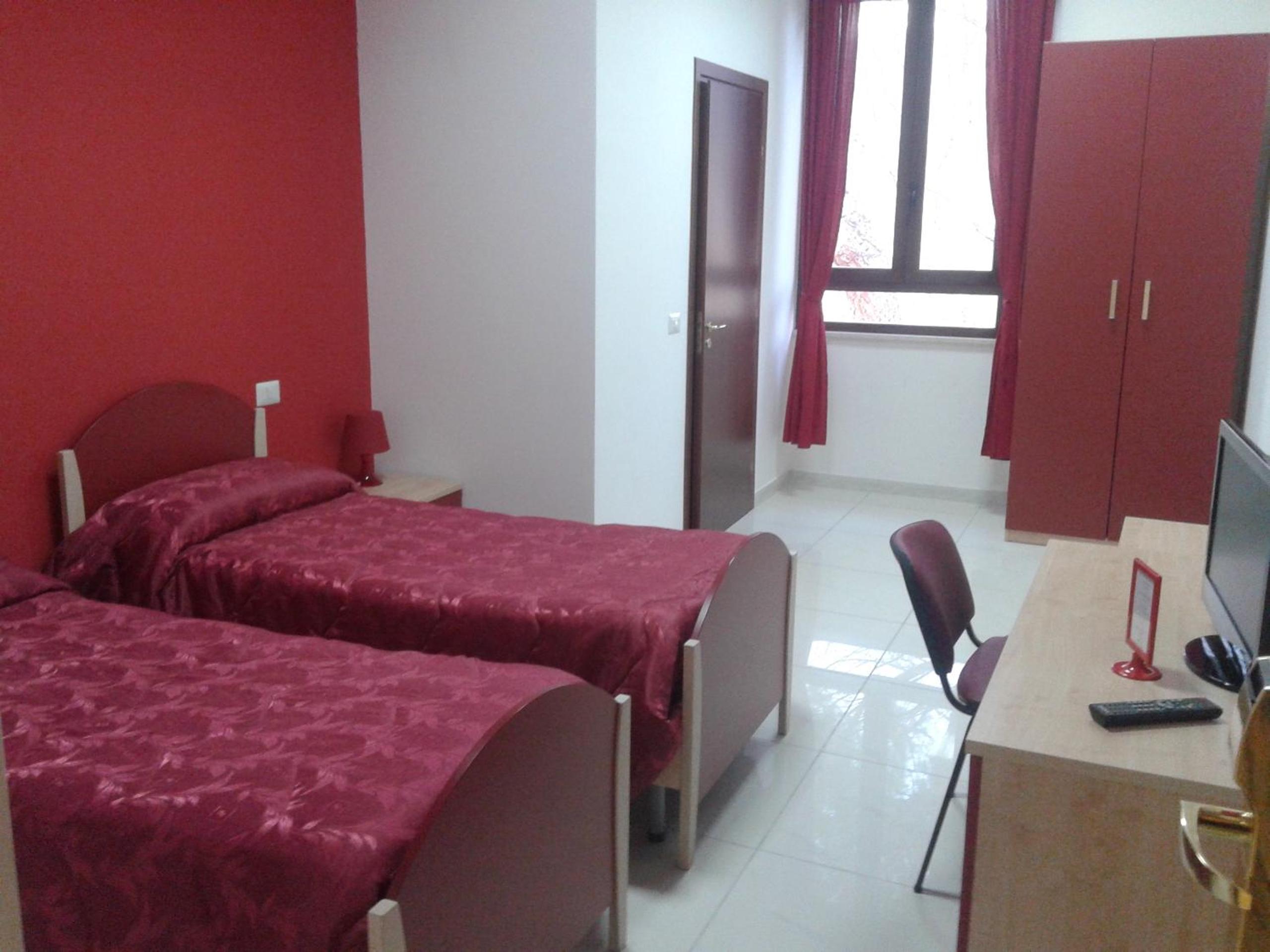 Twin Room - Photo 1
