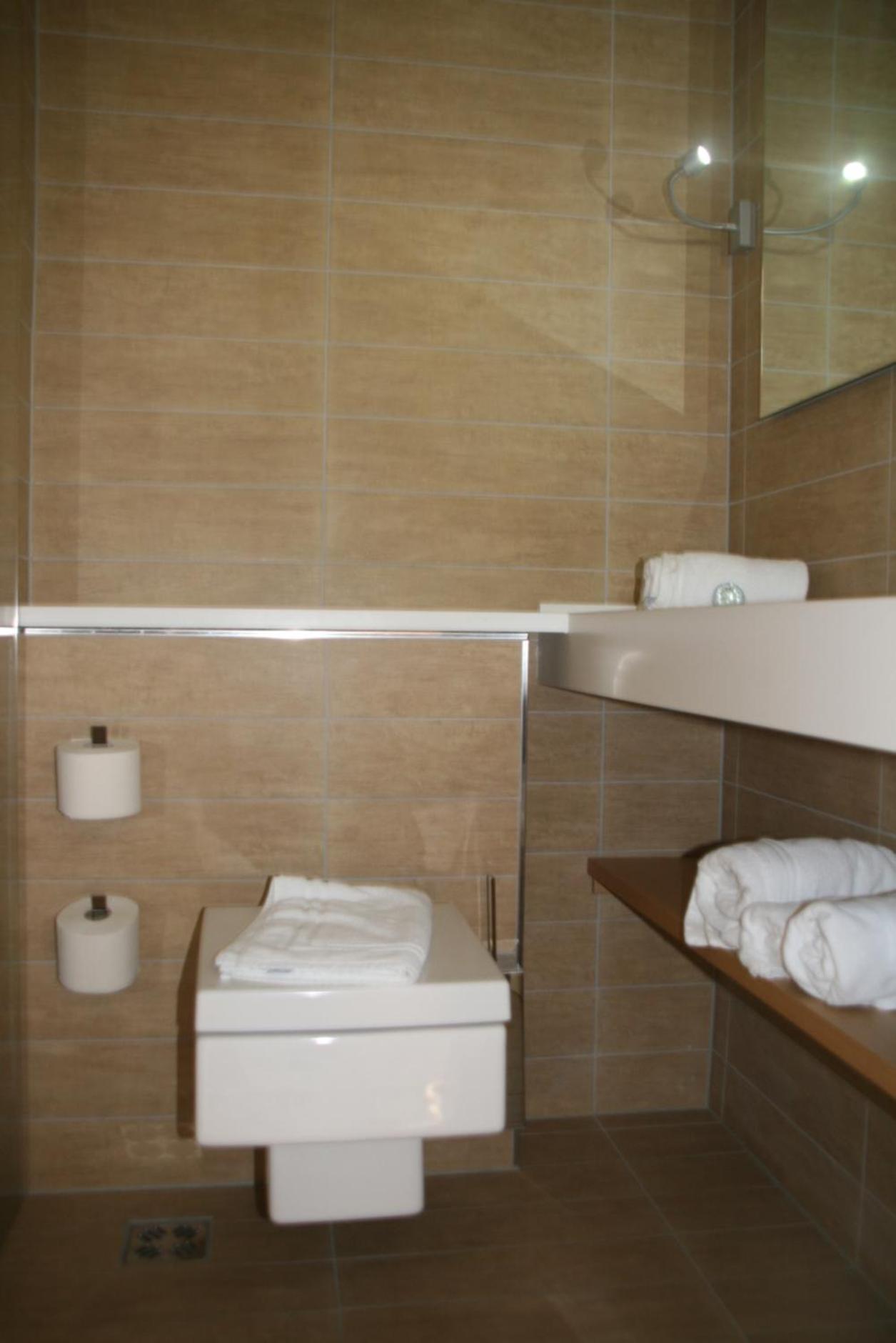 Standard Double Room - Photo 4