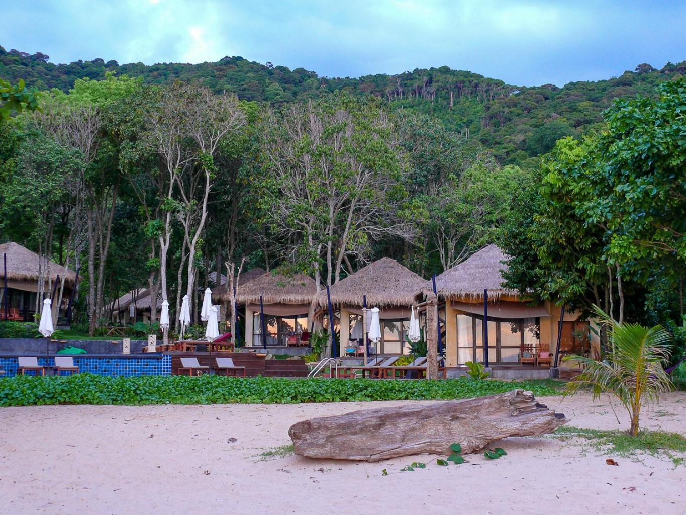Deluxe Bungalow with Sea View photo 3