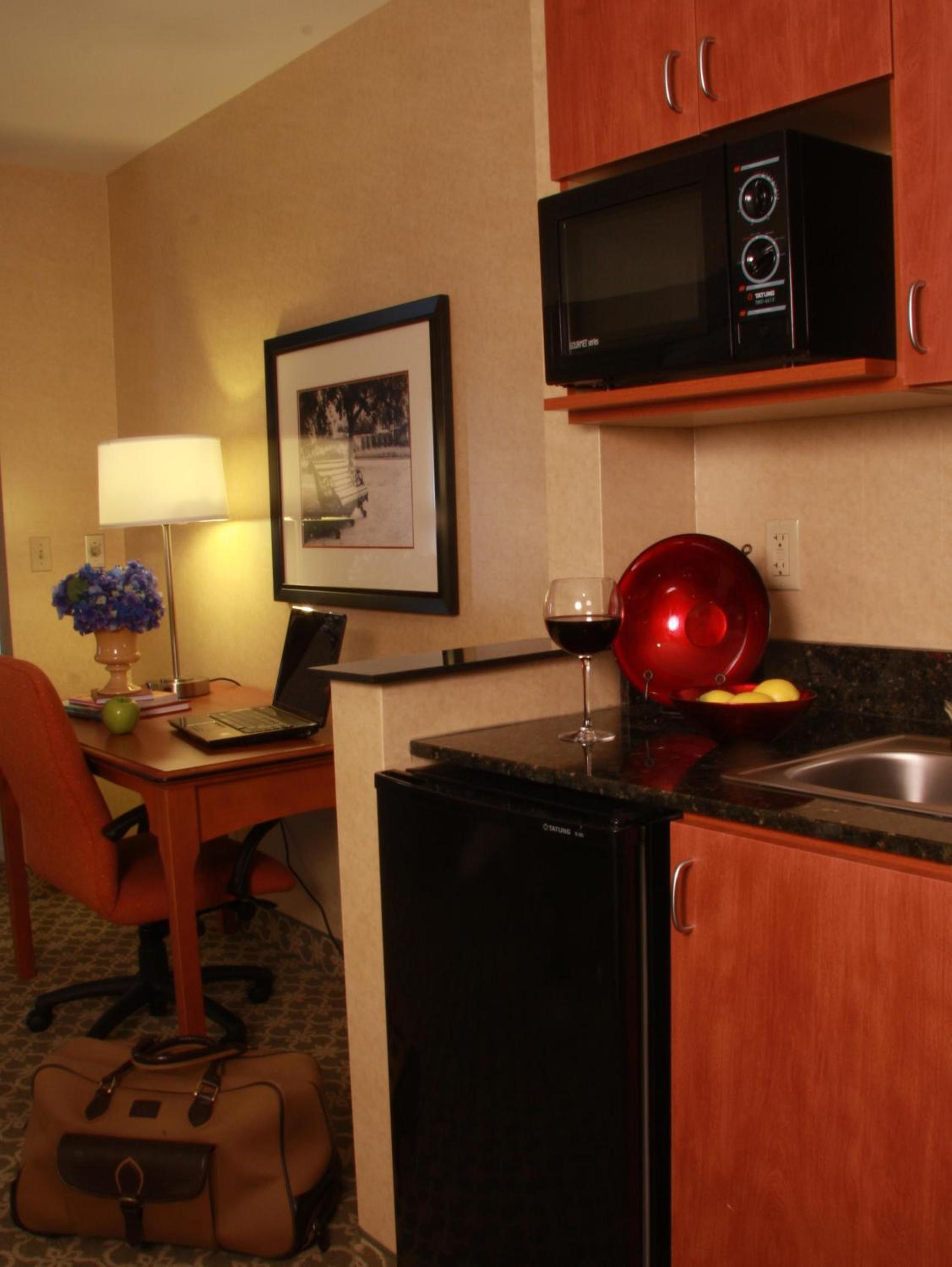 Standard King Room with Mobility Accessible Tub - Photo 1