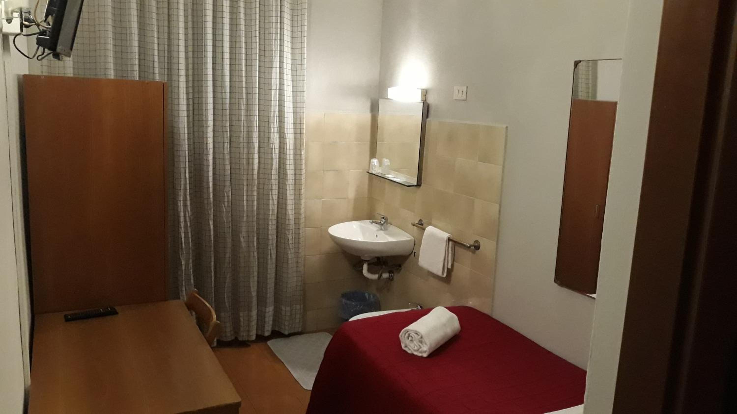 Standard Single Room with Shared Bathroom