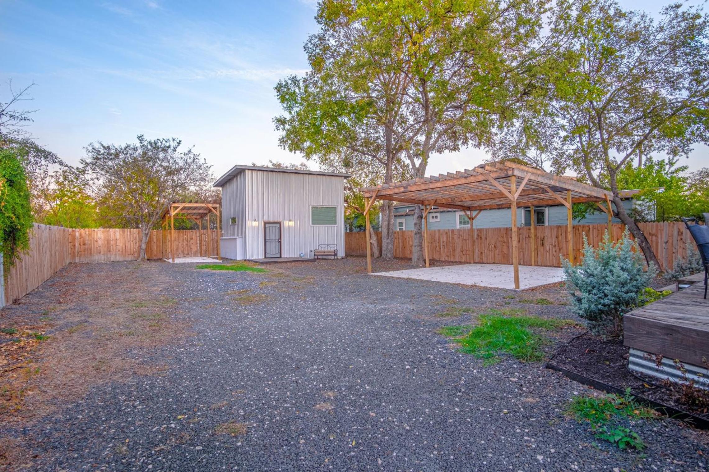 Three-Bedroom House - Photo 7