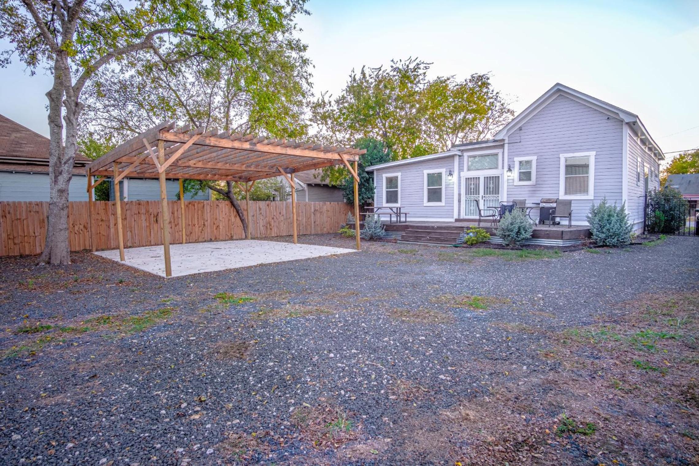 Three-Bedroom House - Photo 29