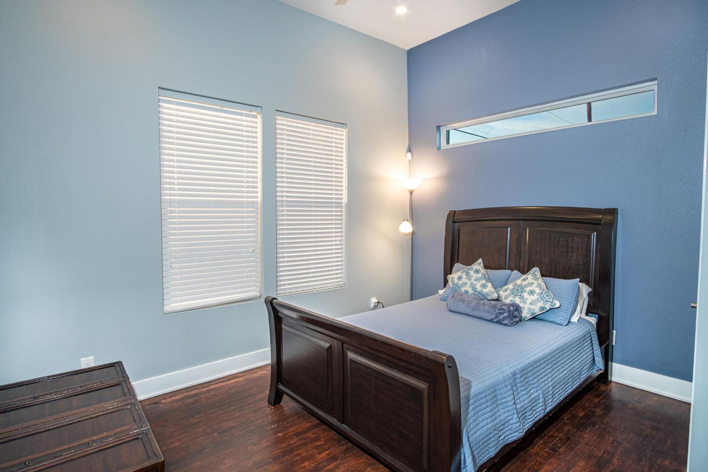 Three-Bedroom House - Photo 3