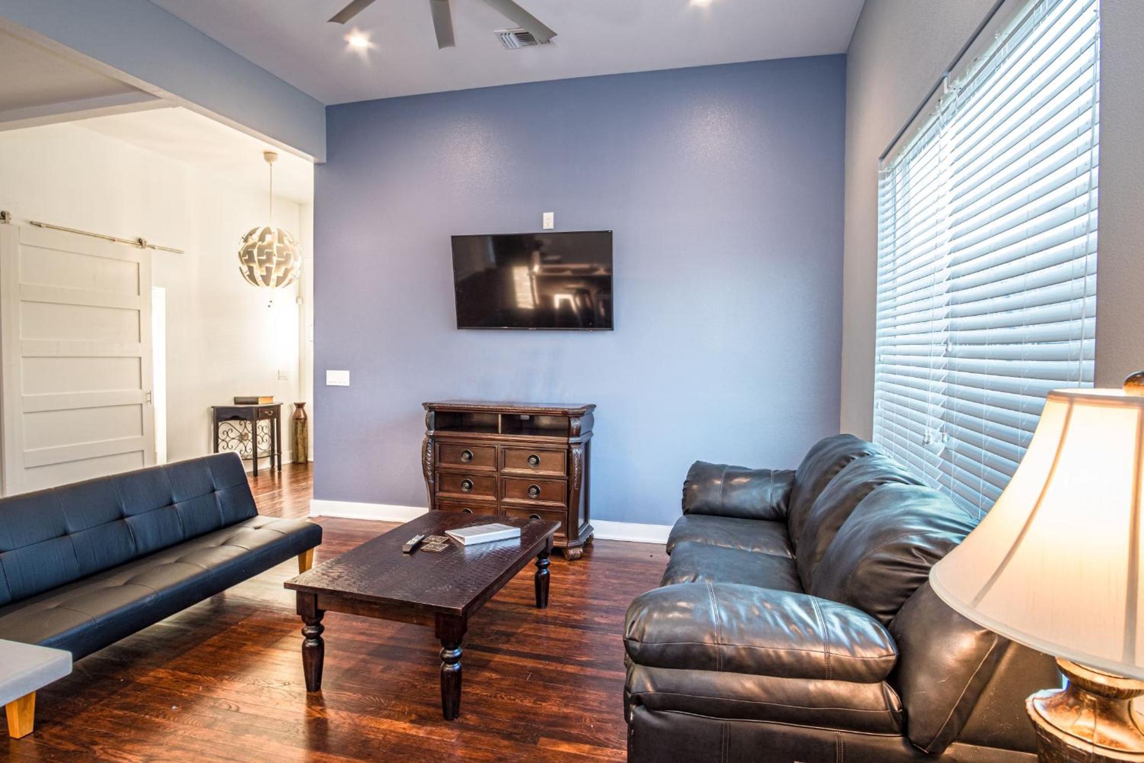 Three-Bedroom House - Photo 24