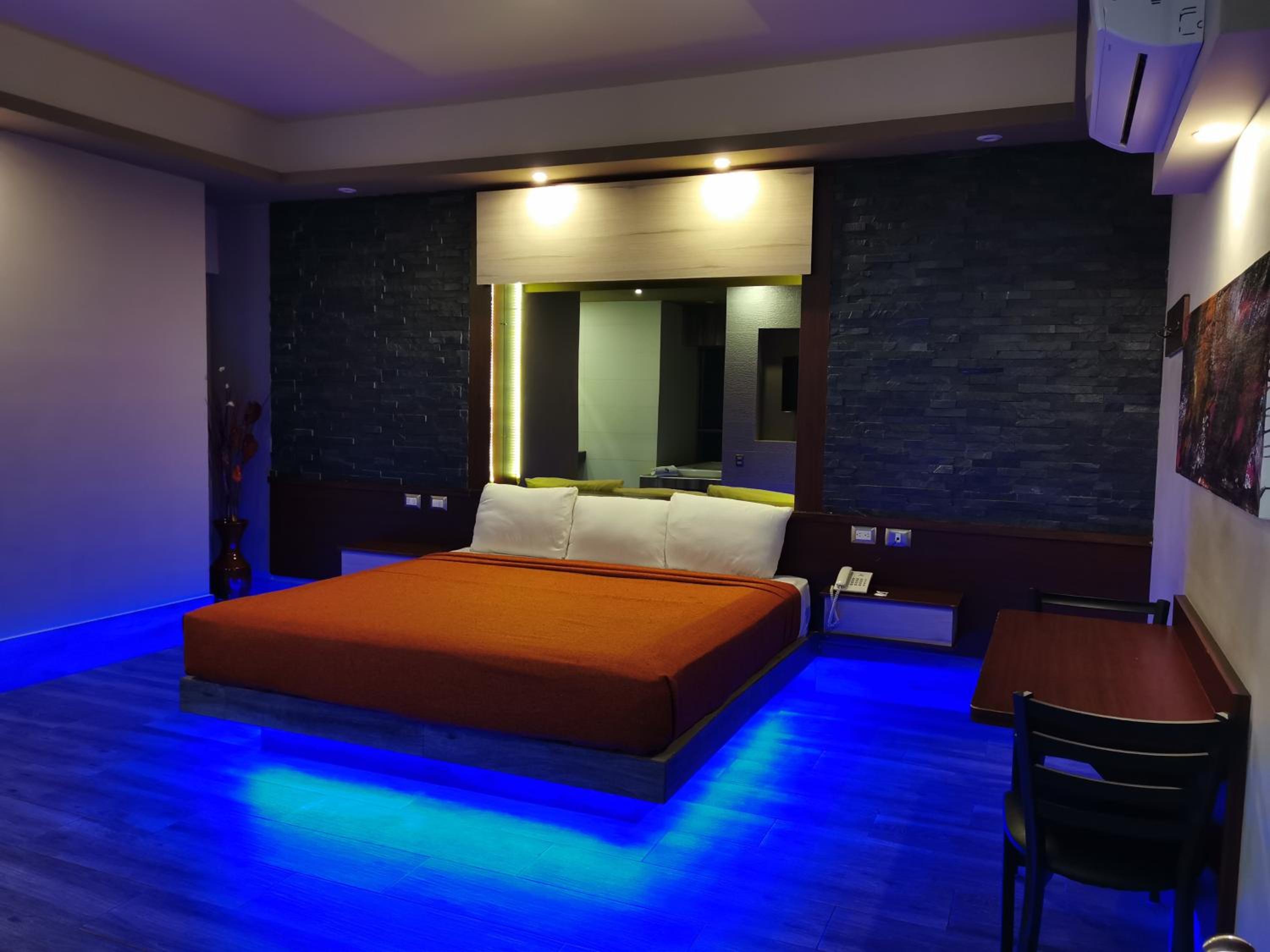 Deluxe Suite with Spa Bath - Photo 1