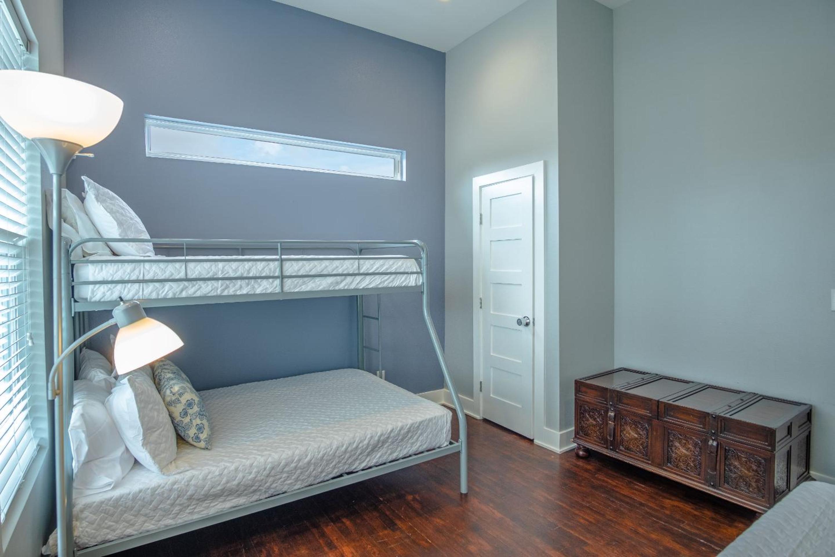 Three-Bedroom House - Photo 4