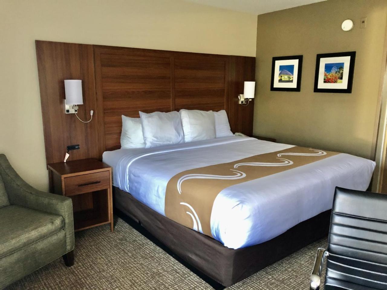 Standard Room, 1 King Bed, Non Smoking photo 1