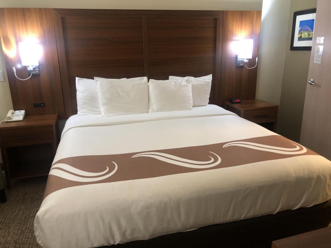 Standard Room, 1 King Bed, Accessible Tub, Non Smoking photo 2