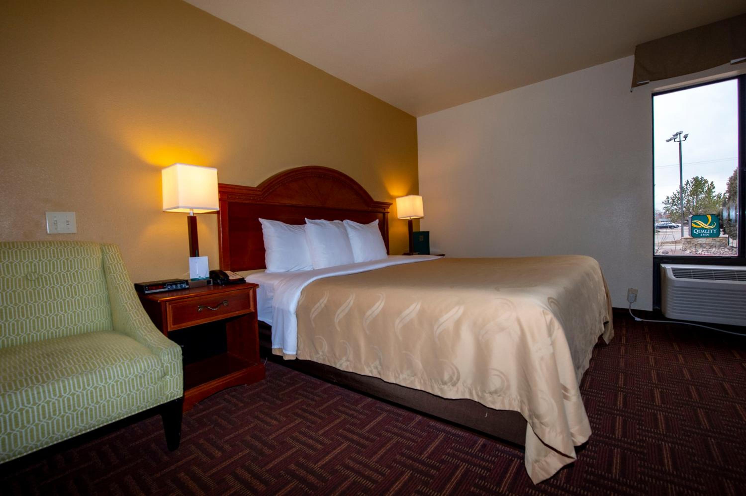 Queen Room First Floor with Roll-In Shower - Accessible/Non-Smoking photo 3