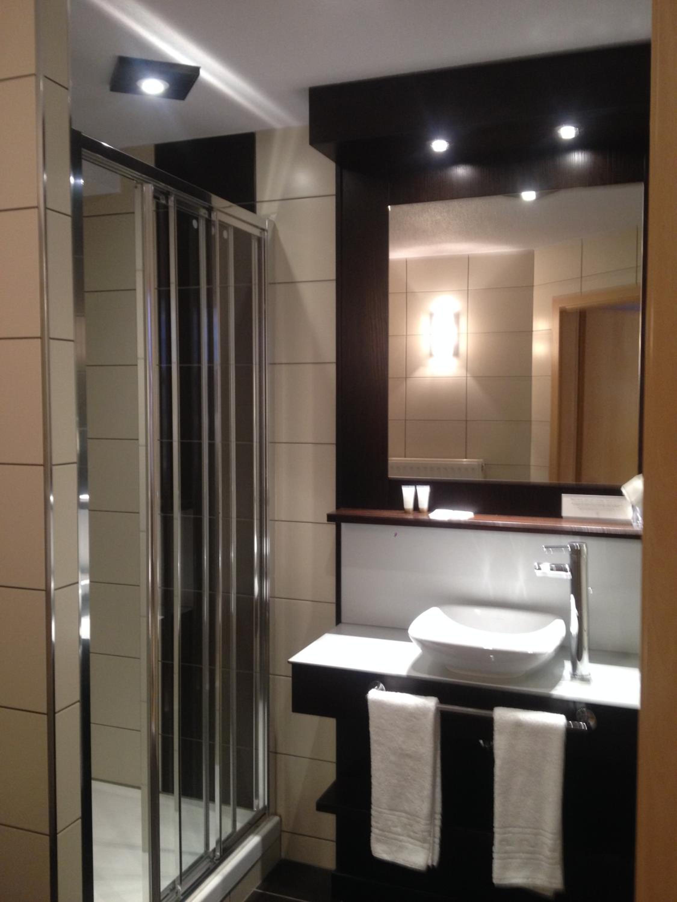 Luxury Suite - Photo 13