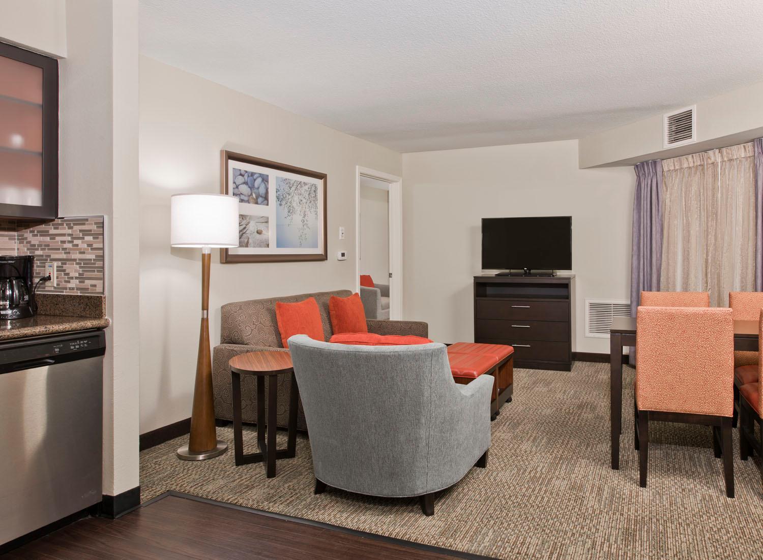 Two-Bedroom Suite with Oner King Bed and One Queen Bed - Photo 4