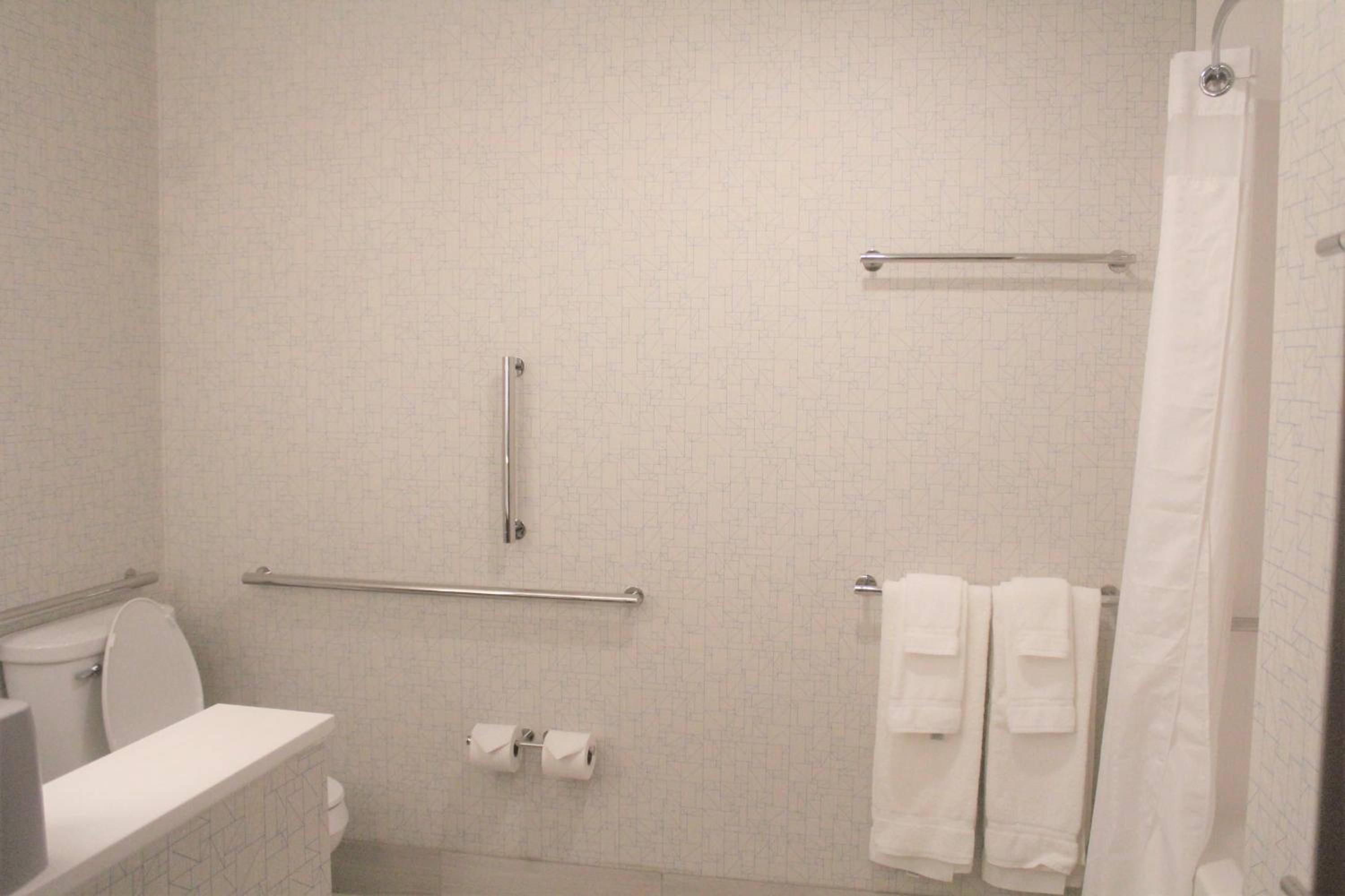Queen Room with Two Queen Beds - Disability Access with Bath Tub - Photo 2
