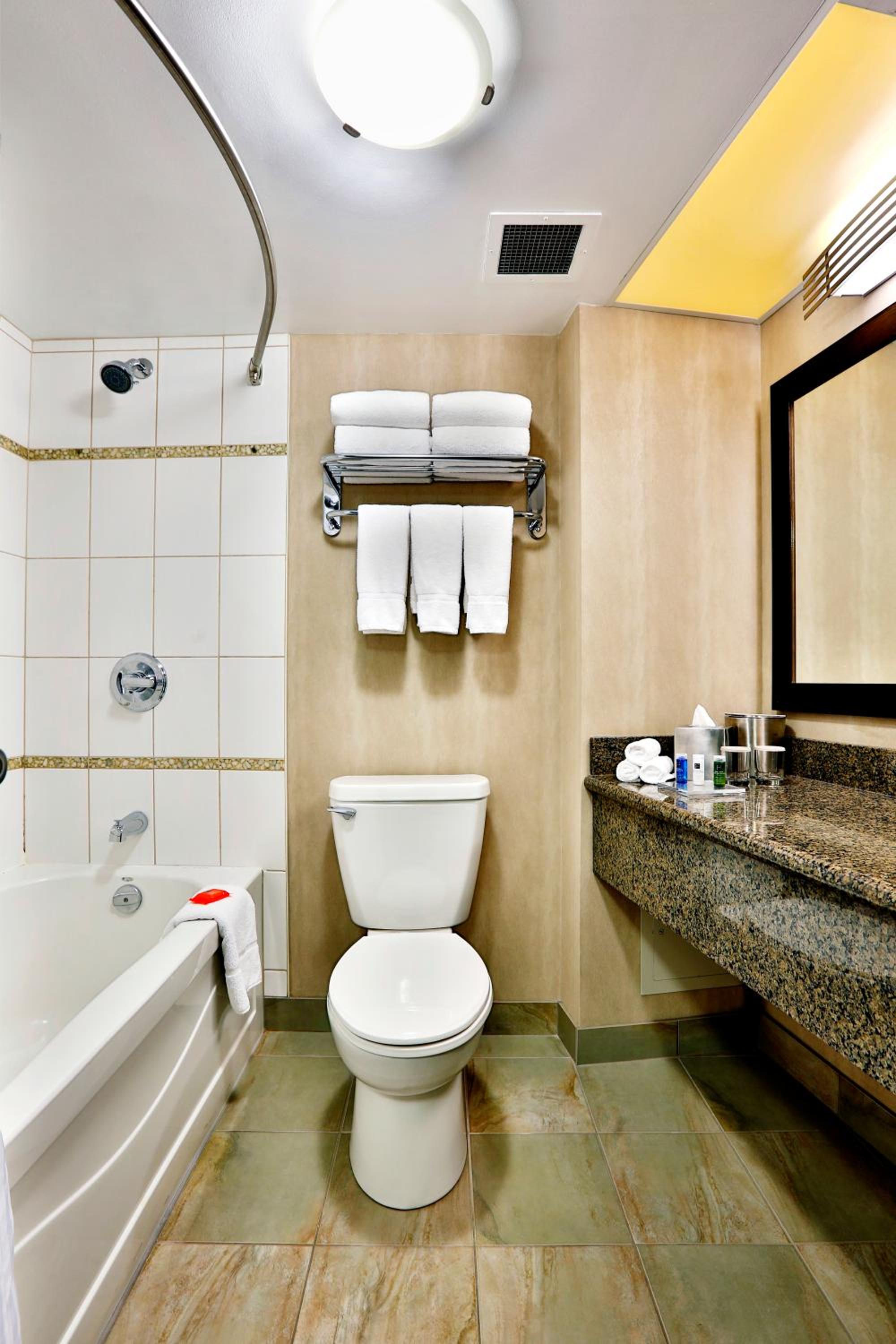 Double Room with Two Double Beds - Non-Smoking - Photo 3