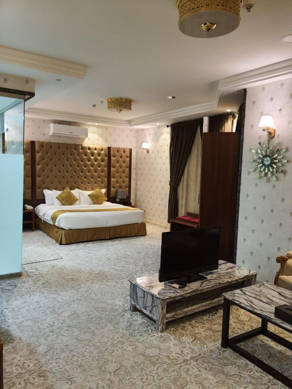 Deluxe Suite with Spa Bath