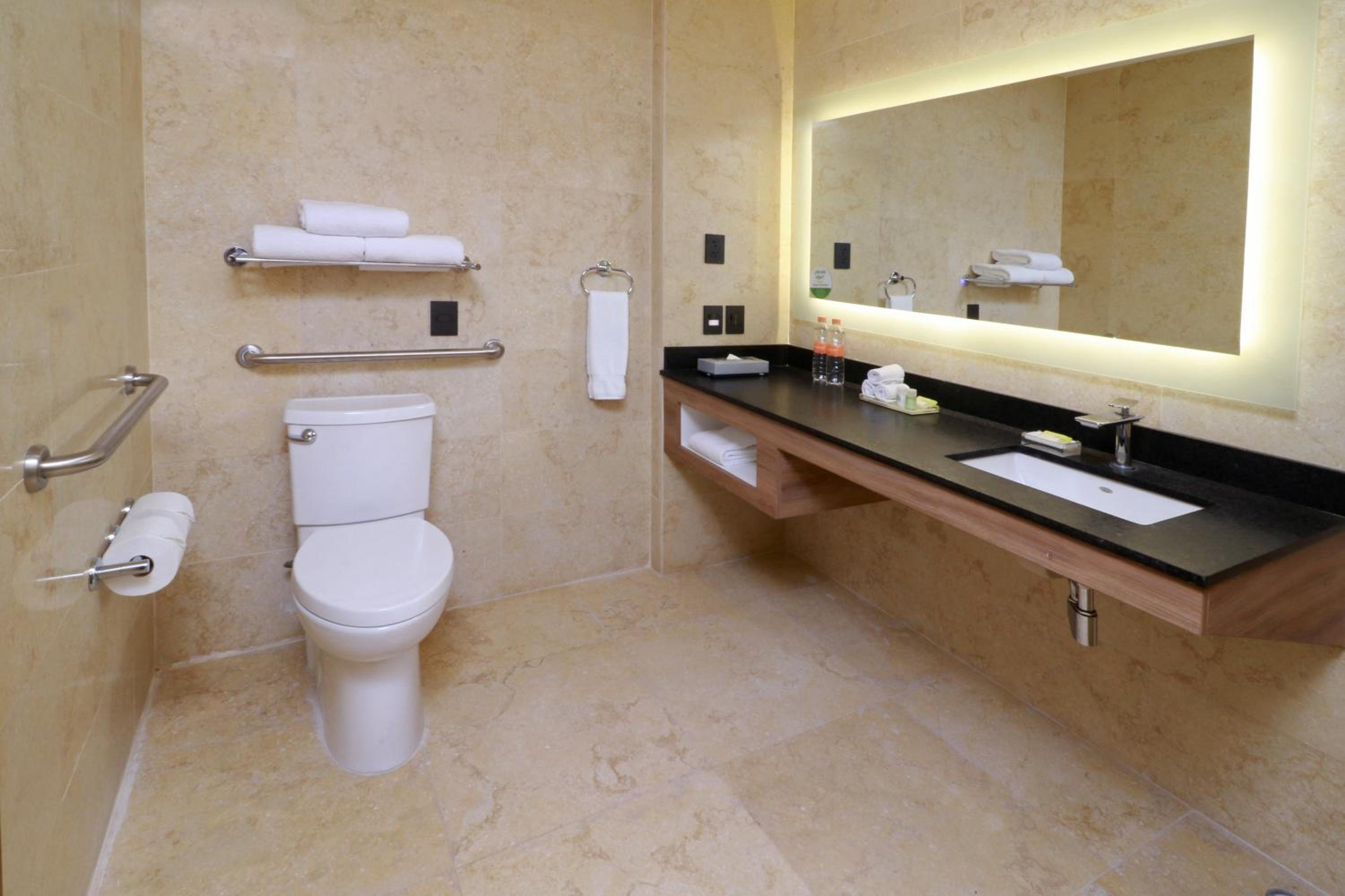 Standard King Room - Accessible - Photo 2