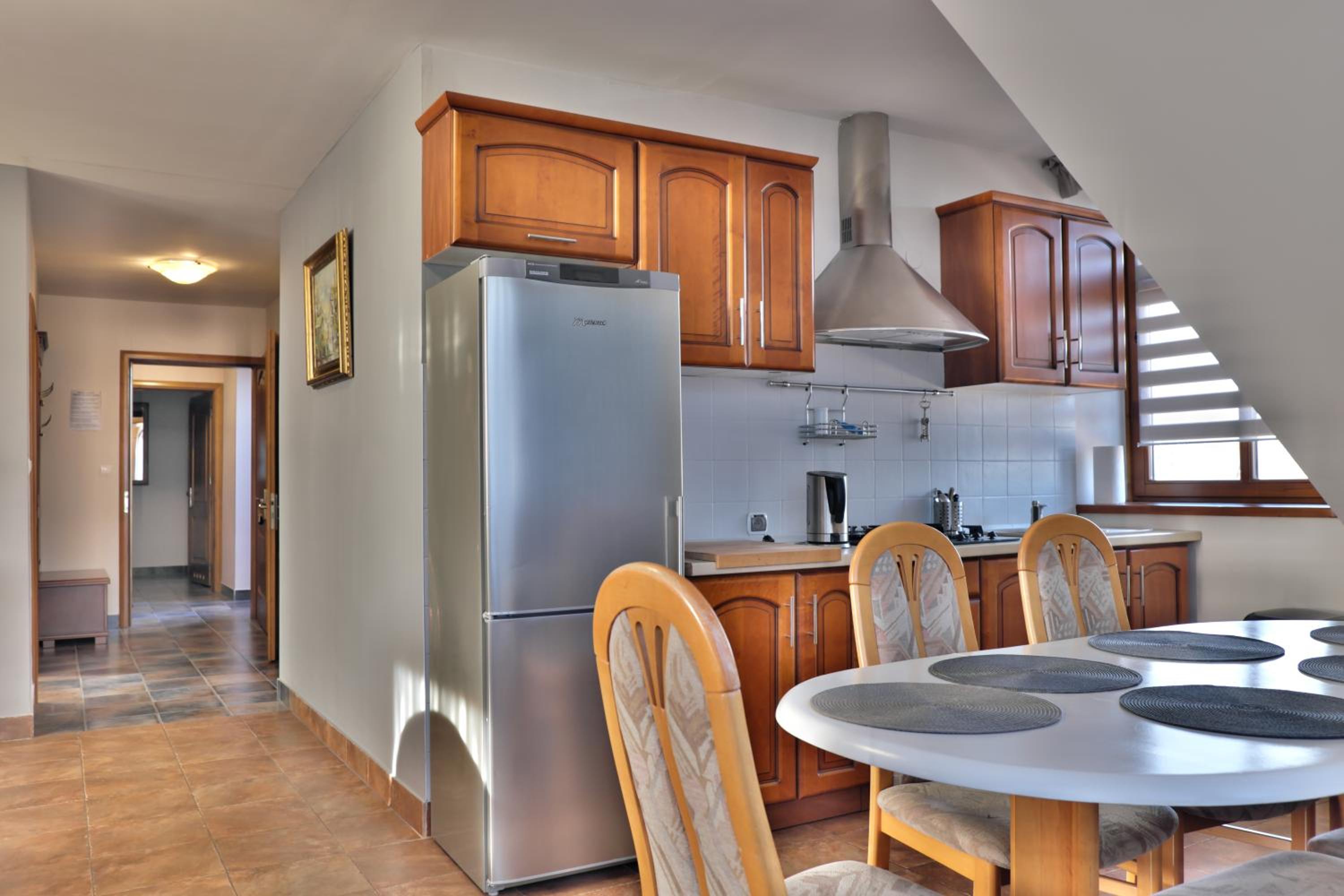 Two-Bedroom Apartment with Balcony - Photo 4