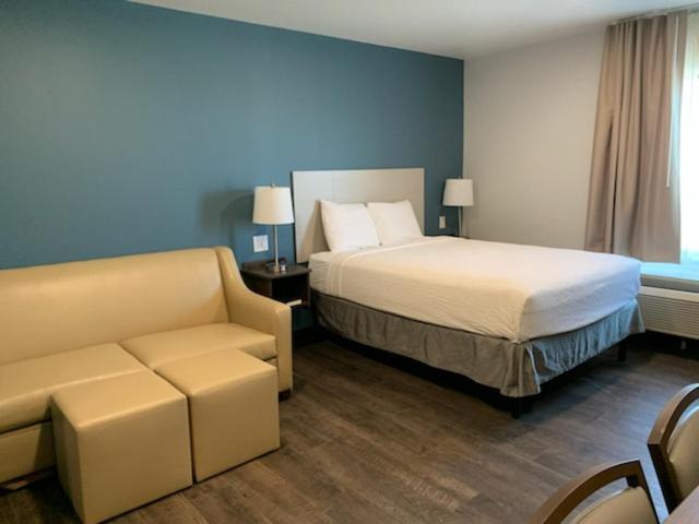 Queen Room With Sofa Bed - Non-Smoking