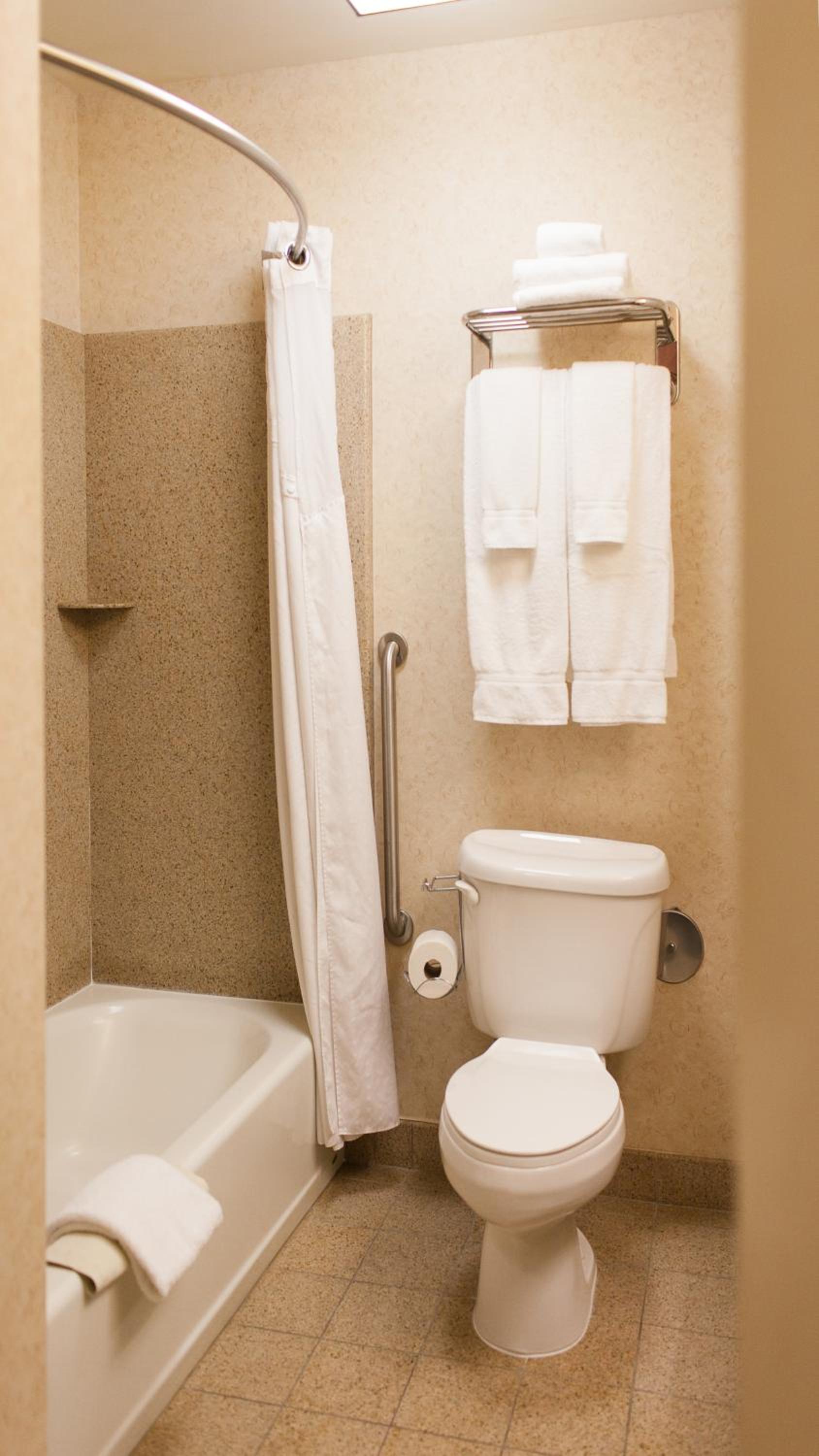 Standard King Room - Photo 5