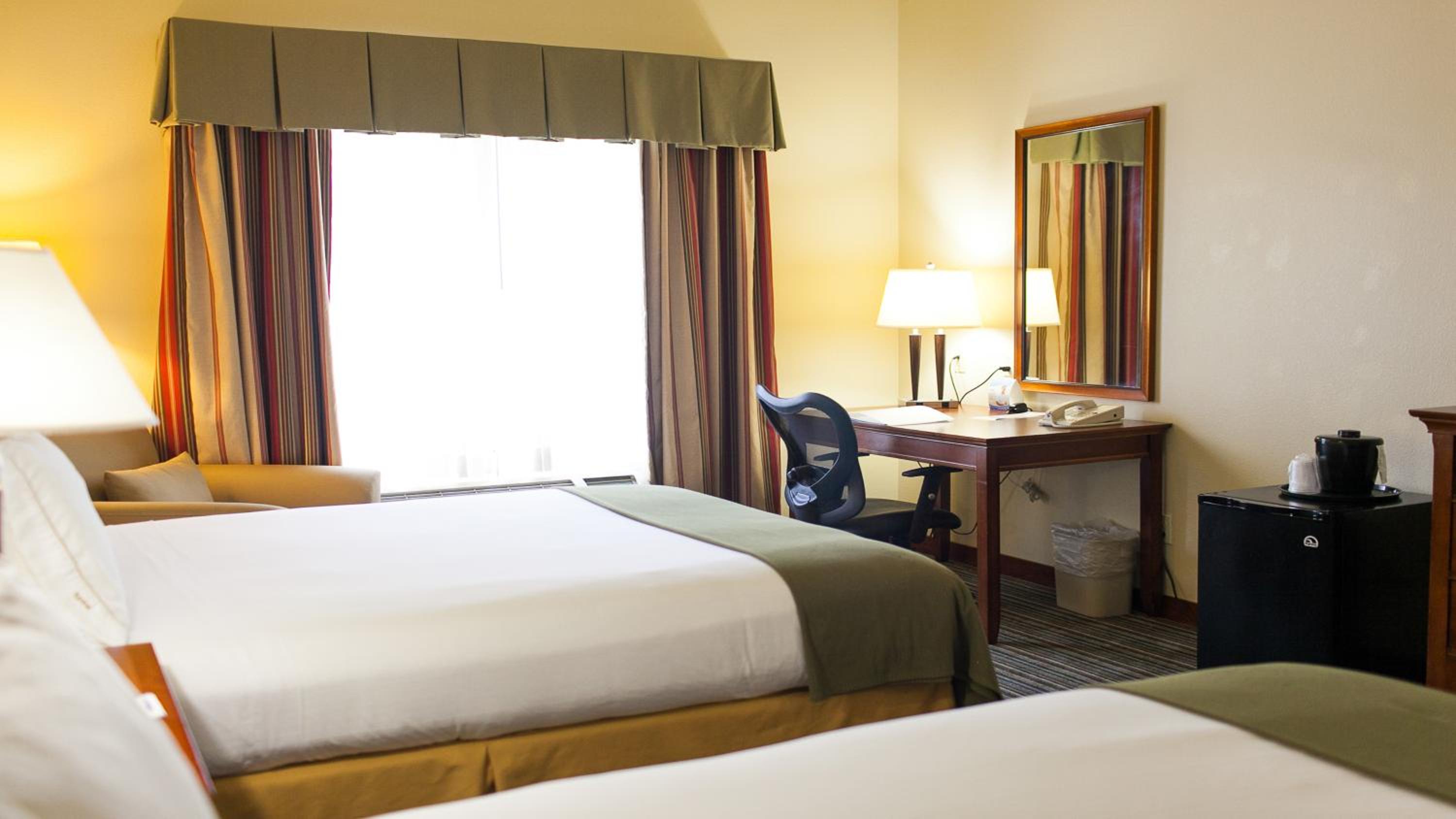 Standard Room with Two Queen Beds - Photo 1