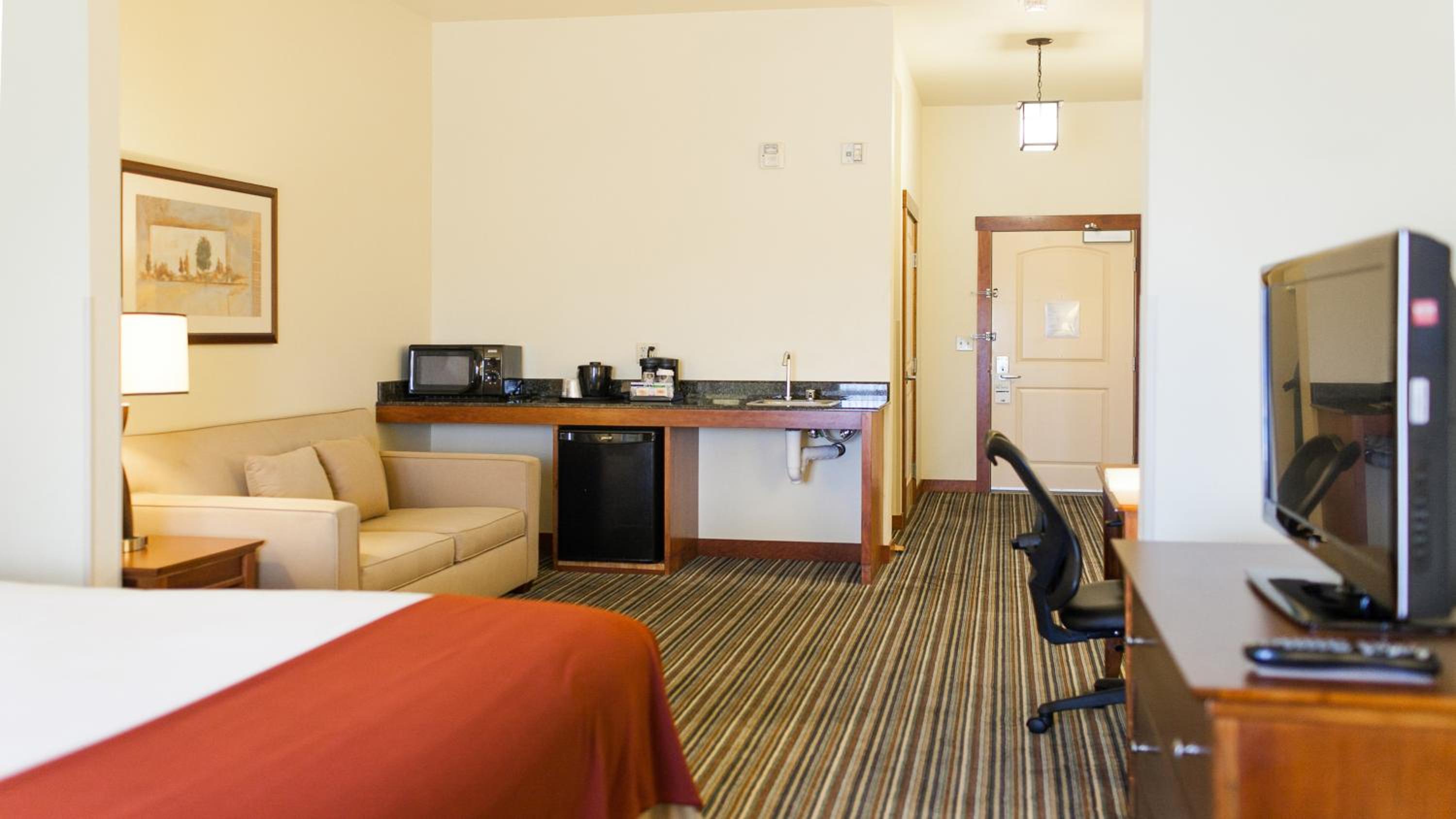 King Room - Mobility Access/Hearing Accessible