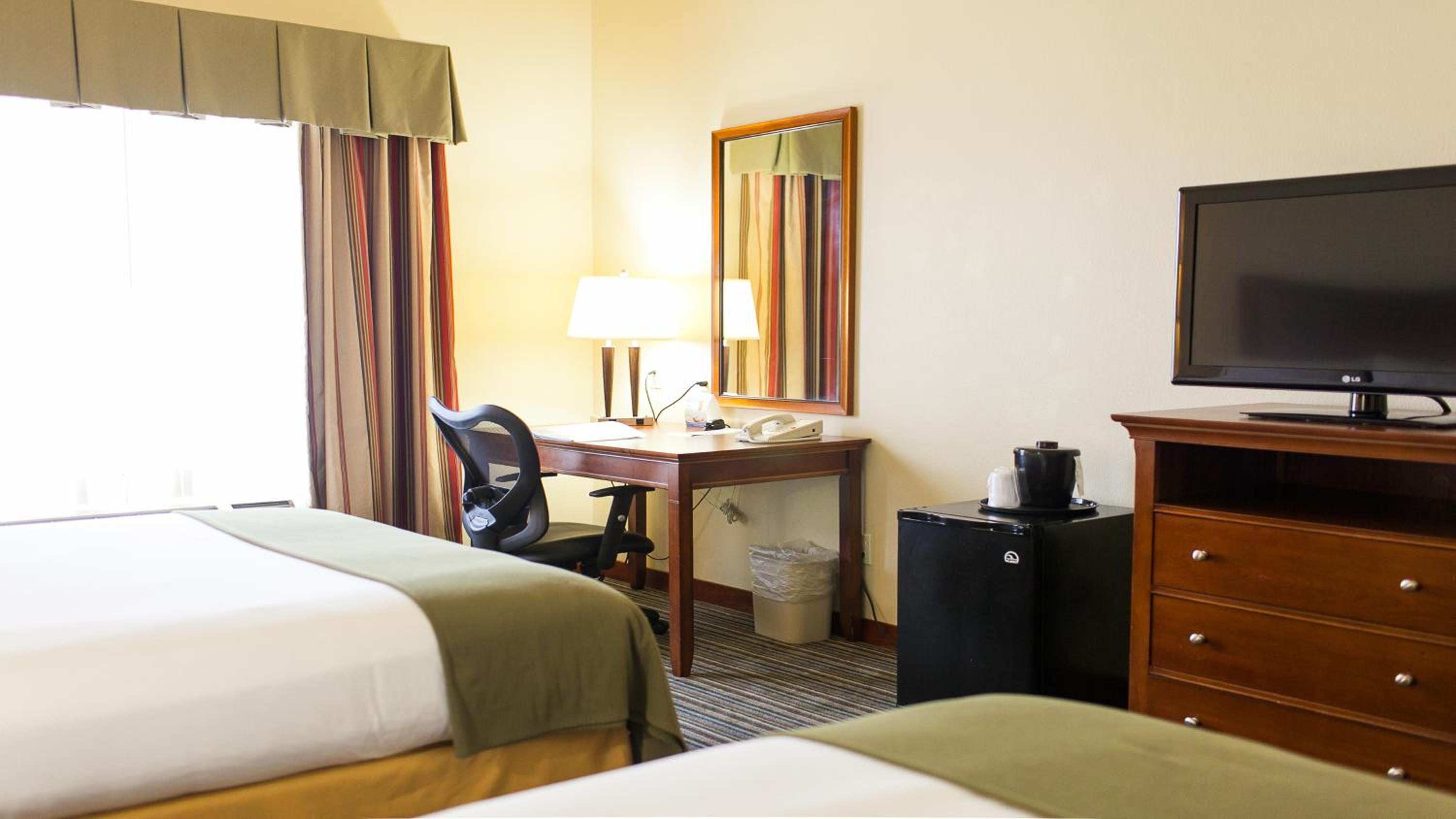 Standard Queen Room with Two Queen Beds and Shower - Mobility/Communications Accessible - Photo 1