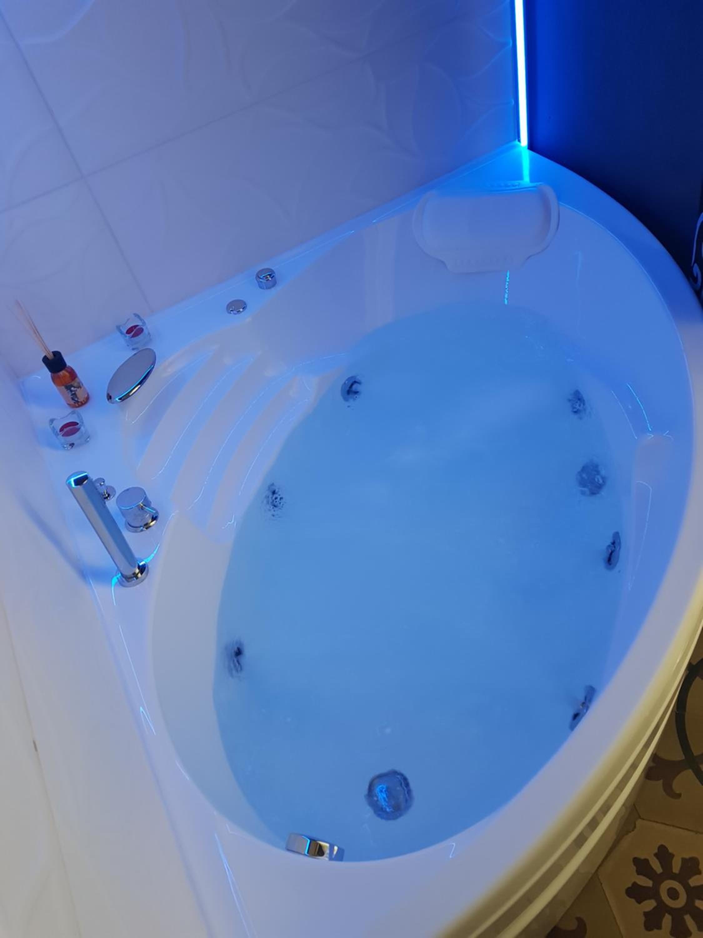 Queen Room with Spa Bath - Photo 10