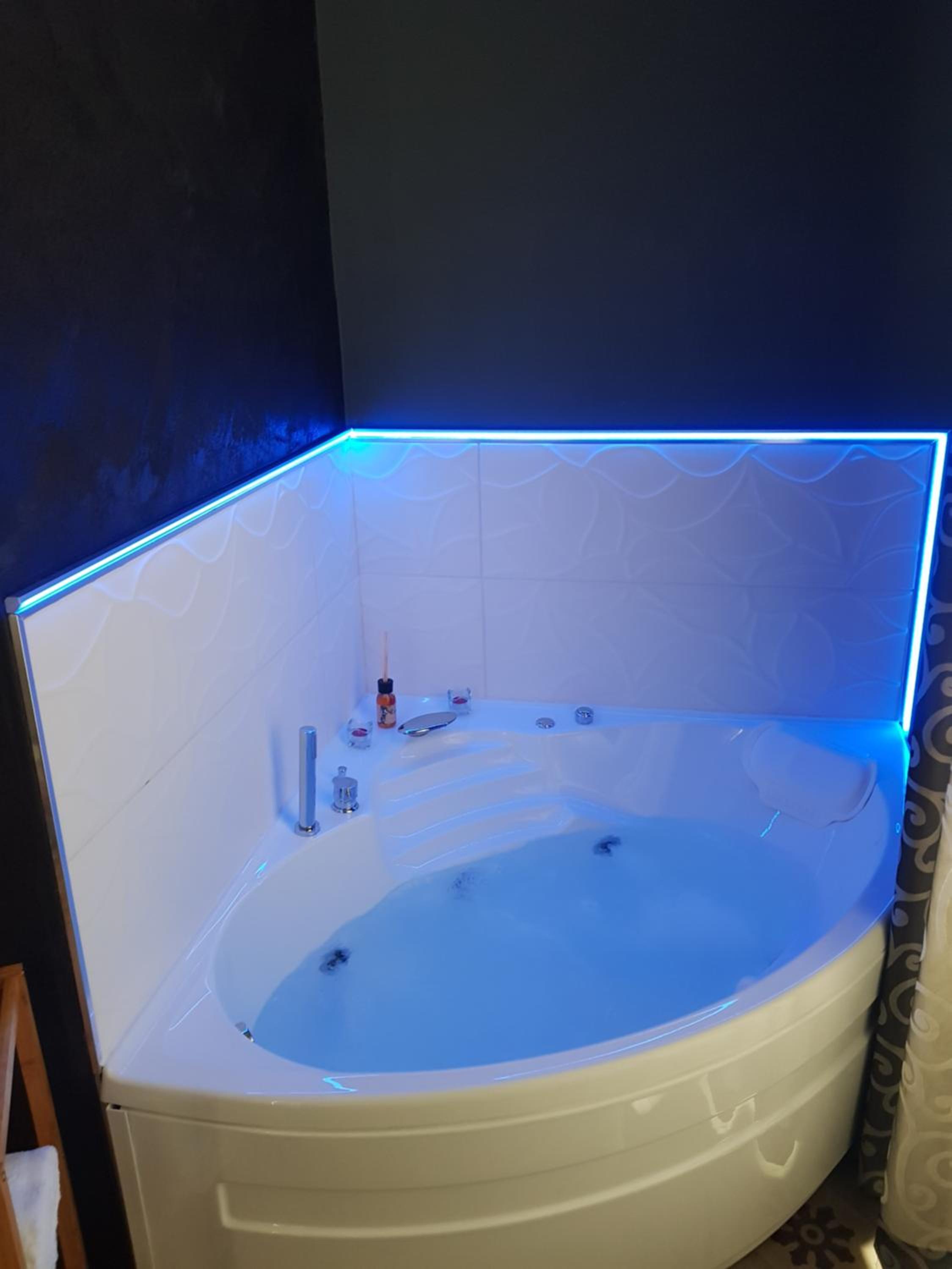Queen Room with Spa Bath - Photo 11