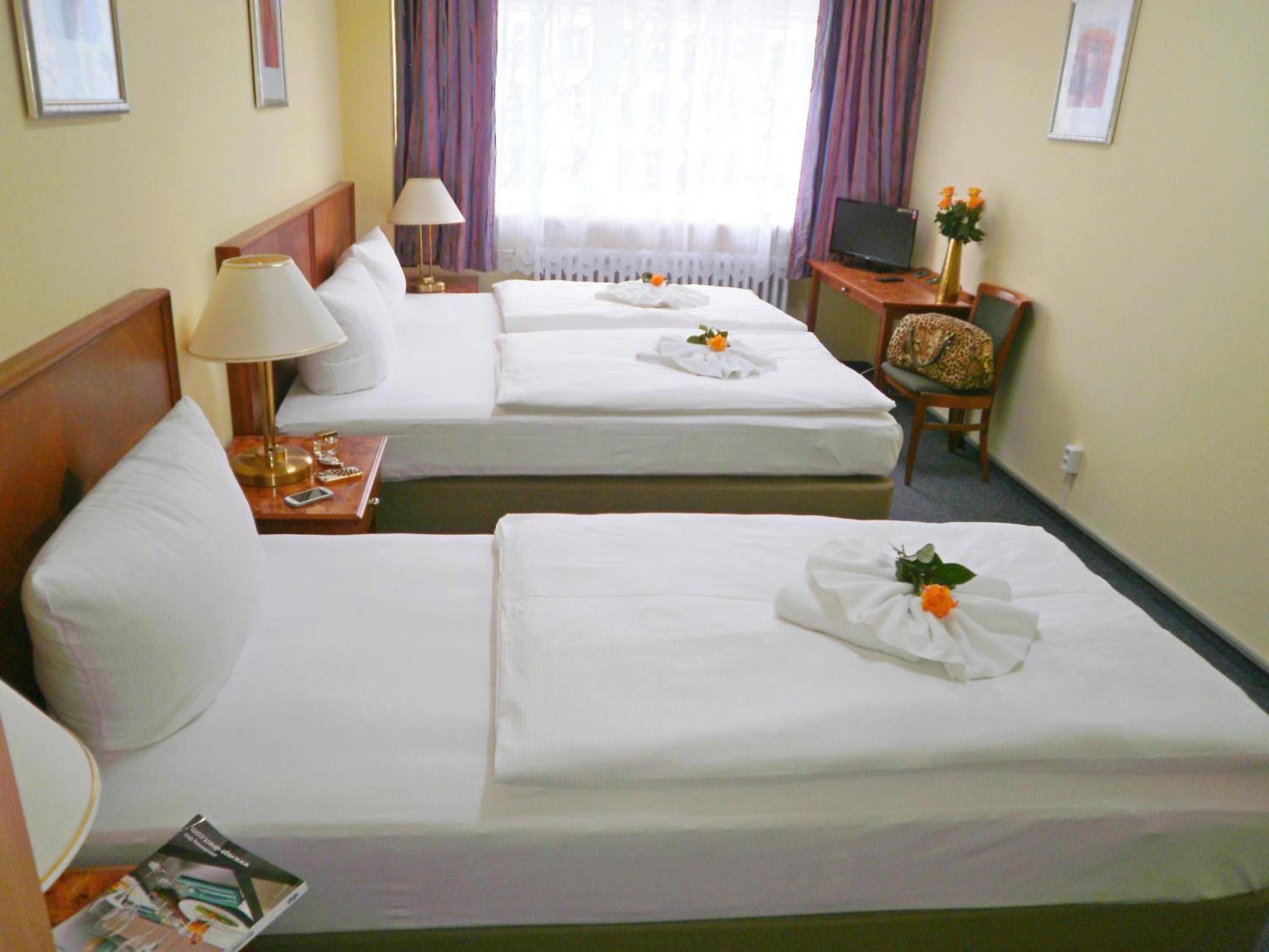 Triple Room With Shared Bathroom photo 1