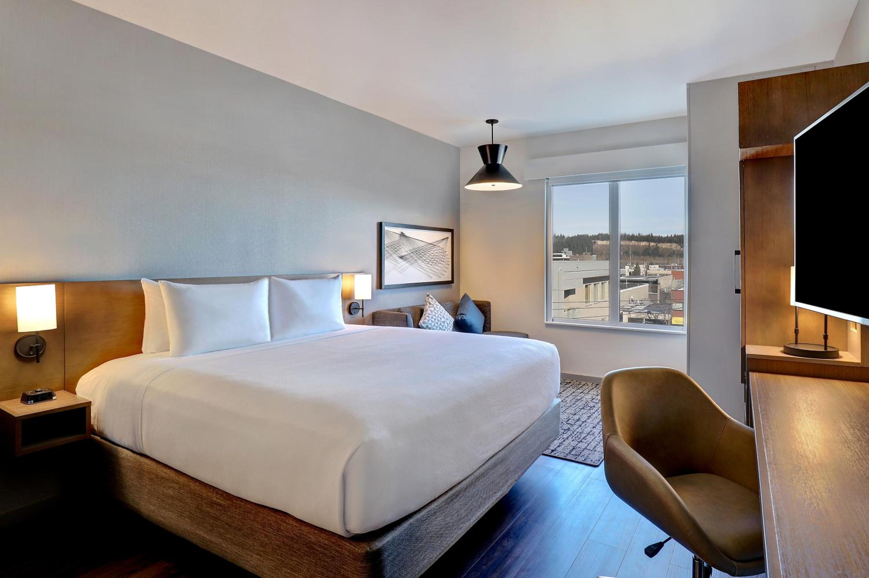 King Room with Sofa Bed - Photo 5