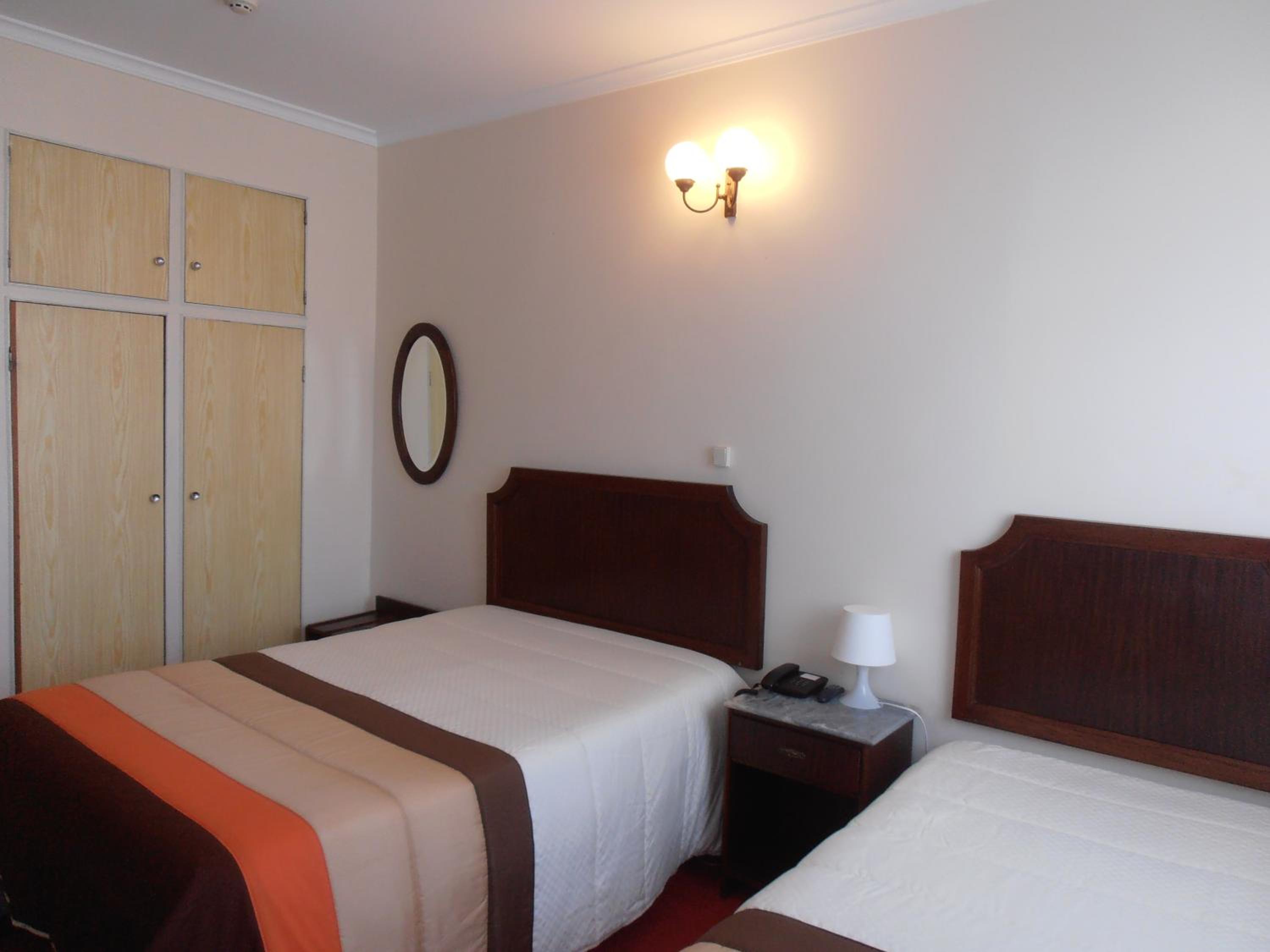 Standard Double or Twin Room - Photo 4