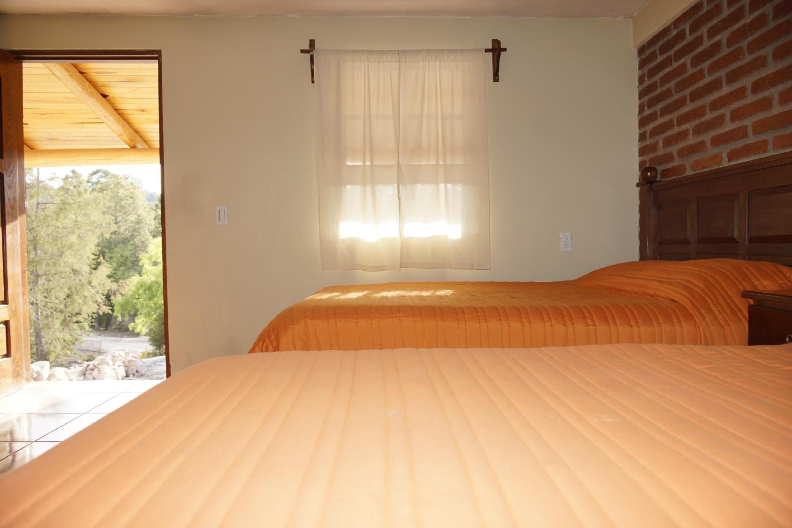 Twin Room with Bathroom - Photo 9