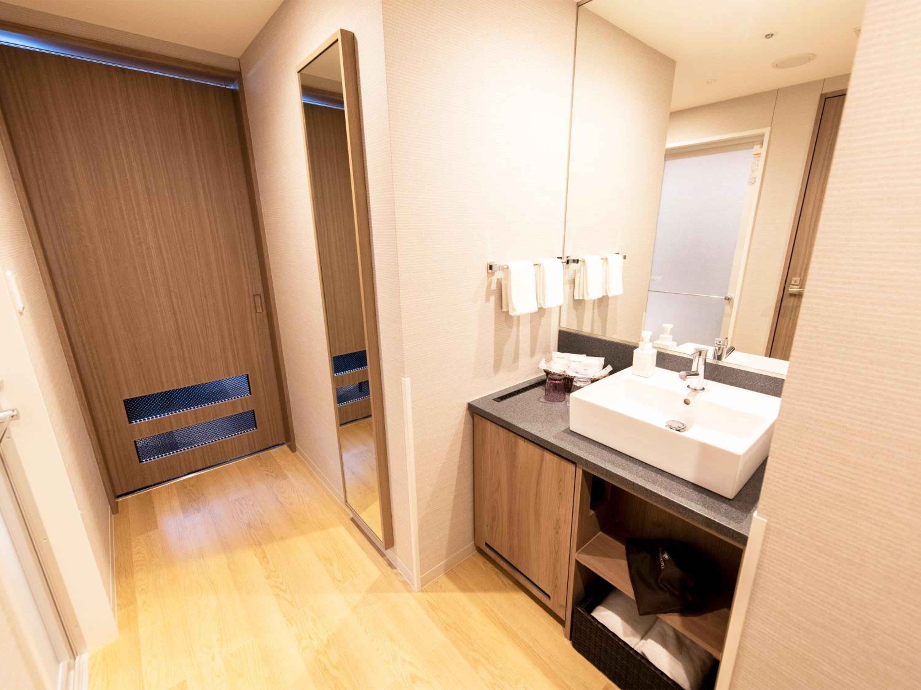 Twin Room - Photo 3