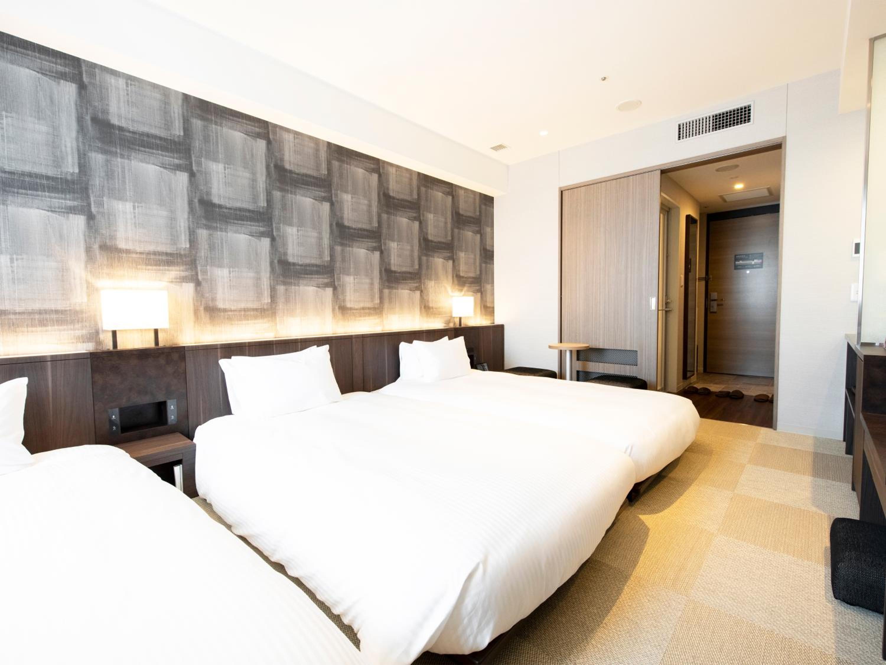 Corner Triple Room - Photo 1