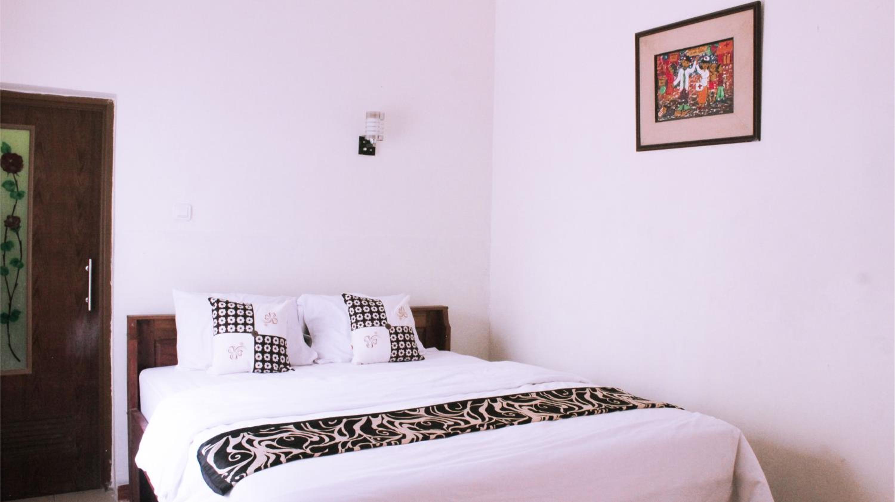 Deluxe Double Room - Photo 9