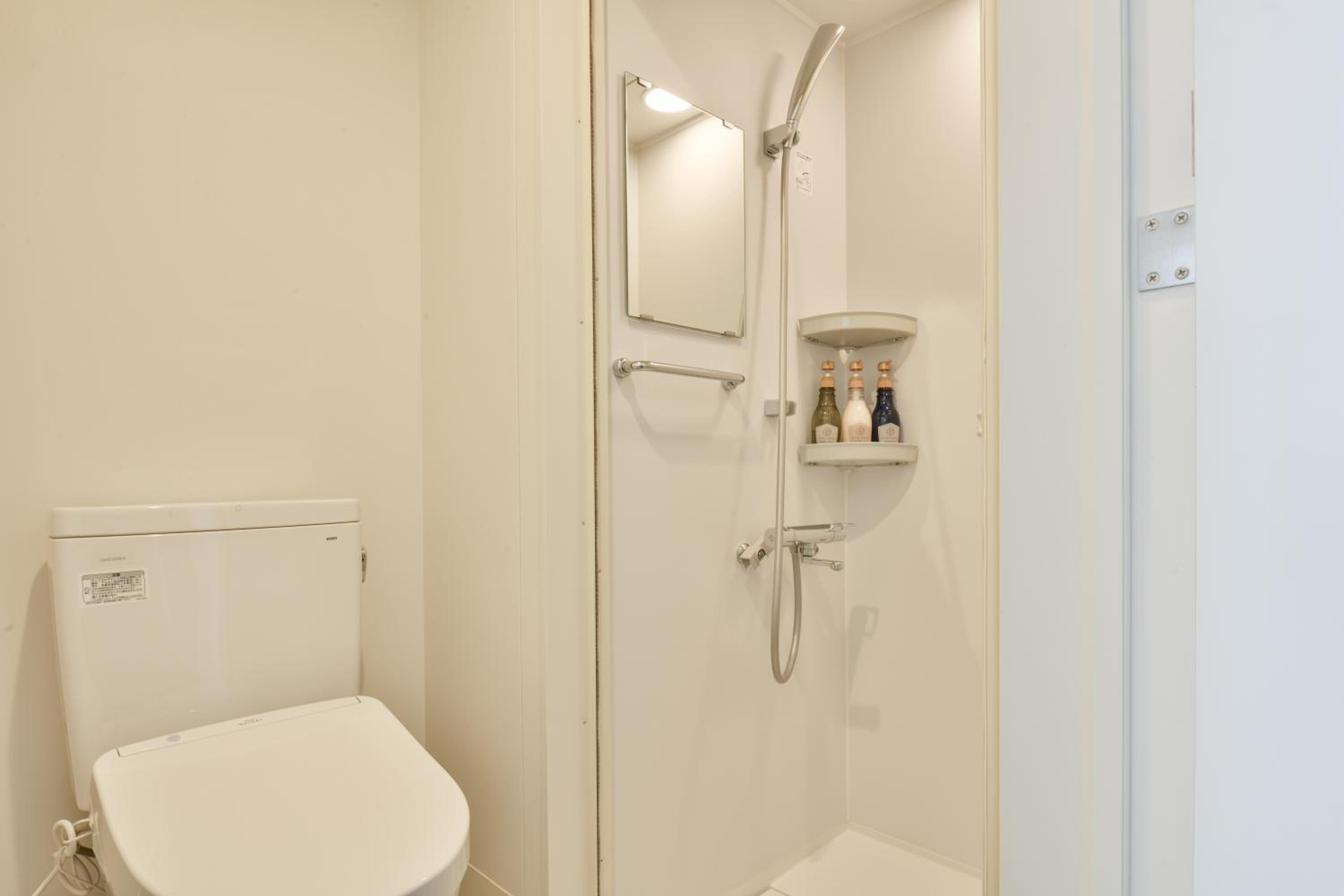 Double Room - Non-Smoking (Shower booth only) - Photo 3