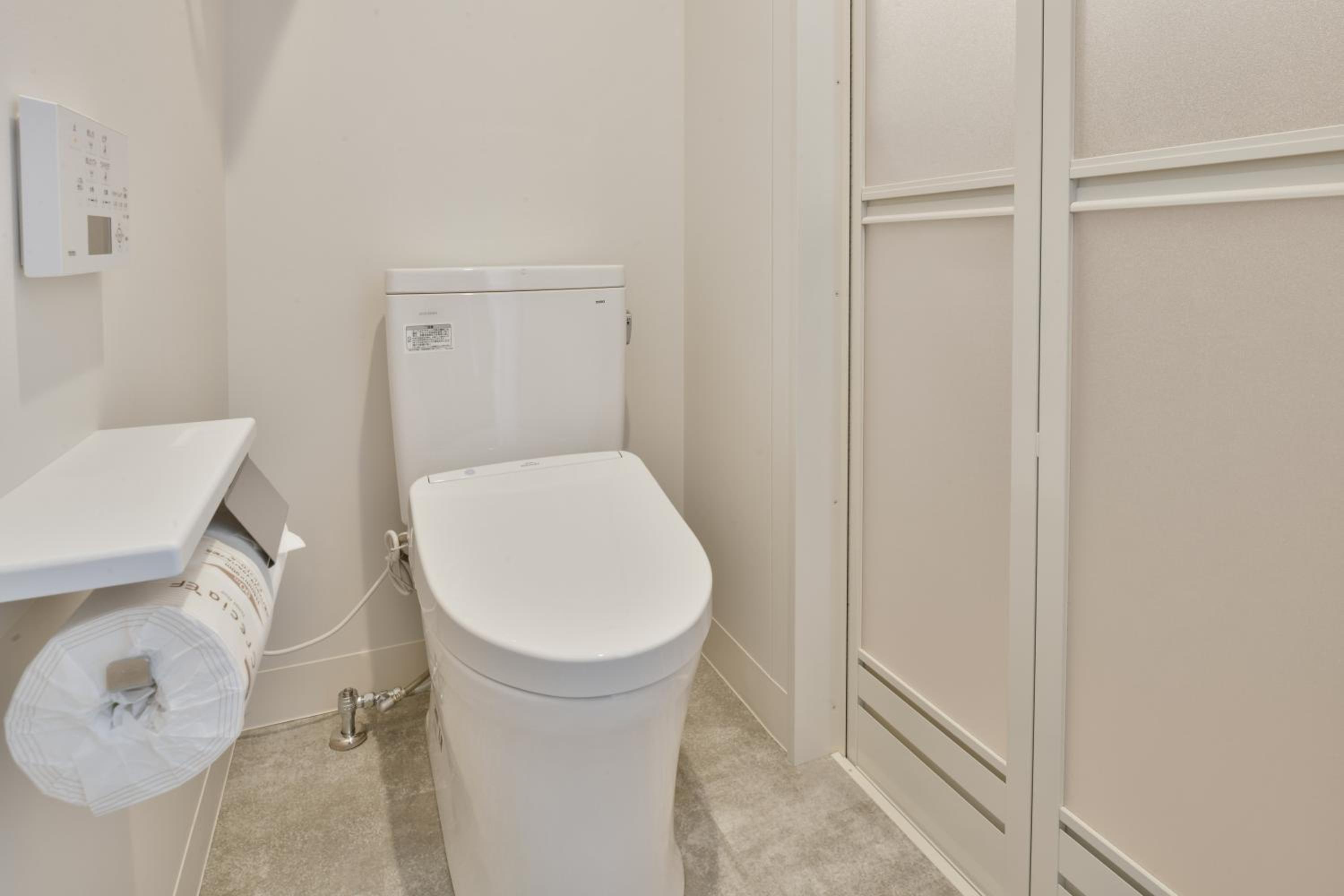 Double Room - Non-Smoking (Shower booth only) - Photo 2