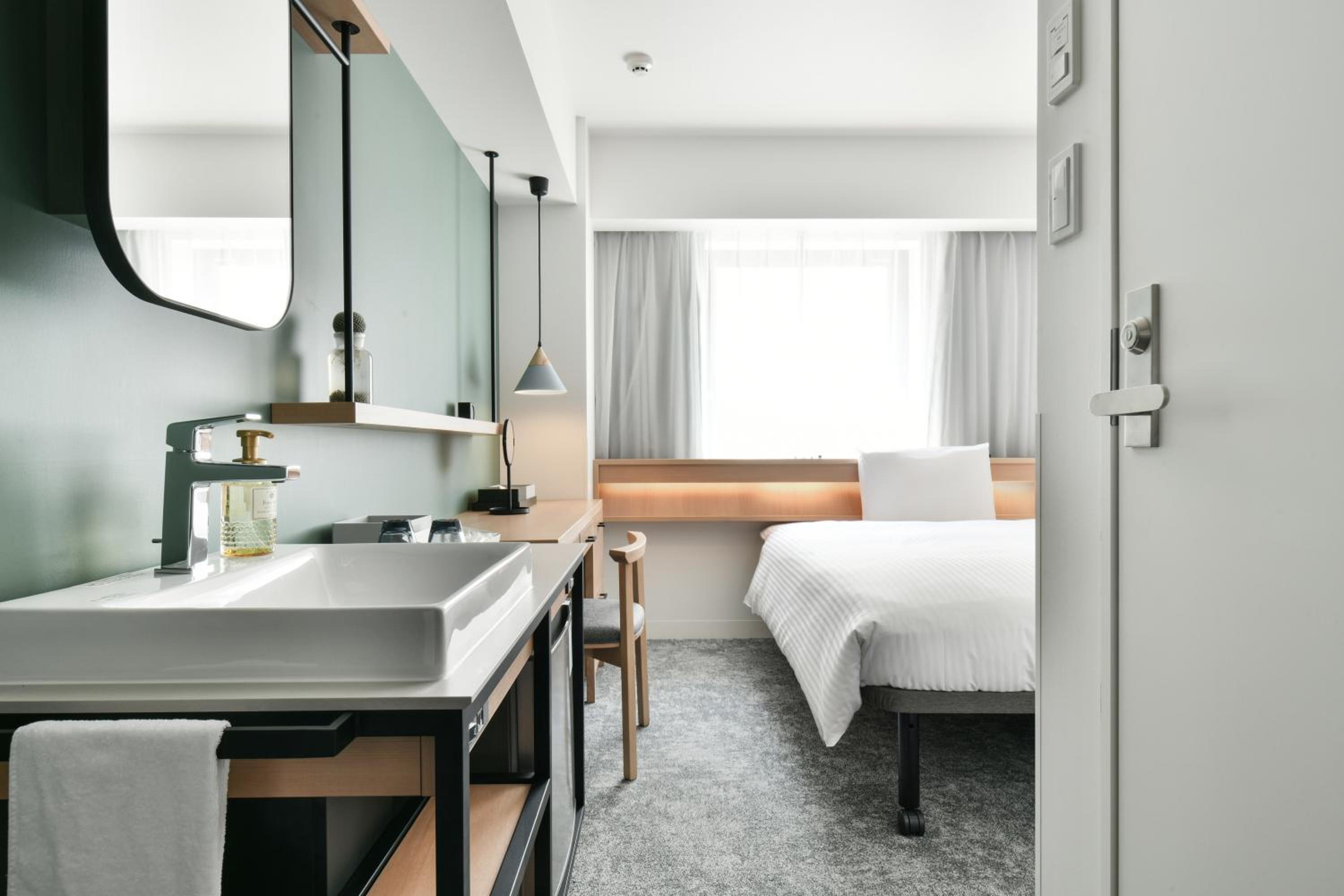 Double Room - Non-Smoking (Shower booth only) - Photo 6