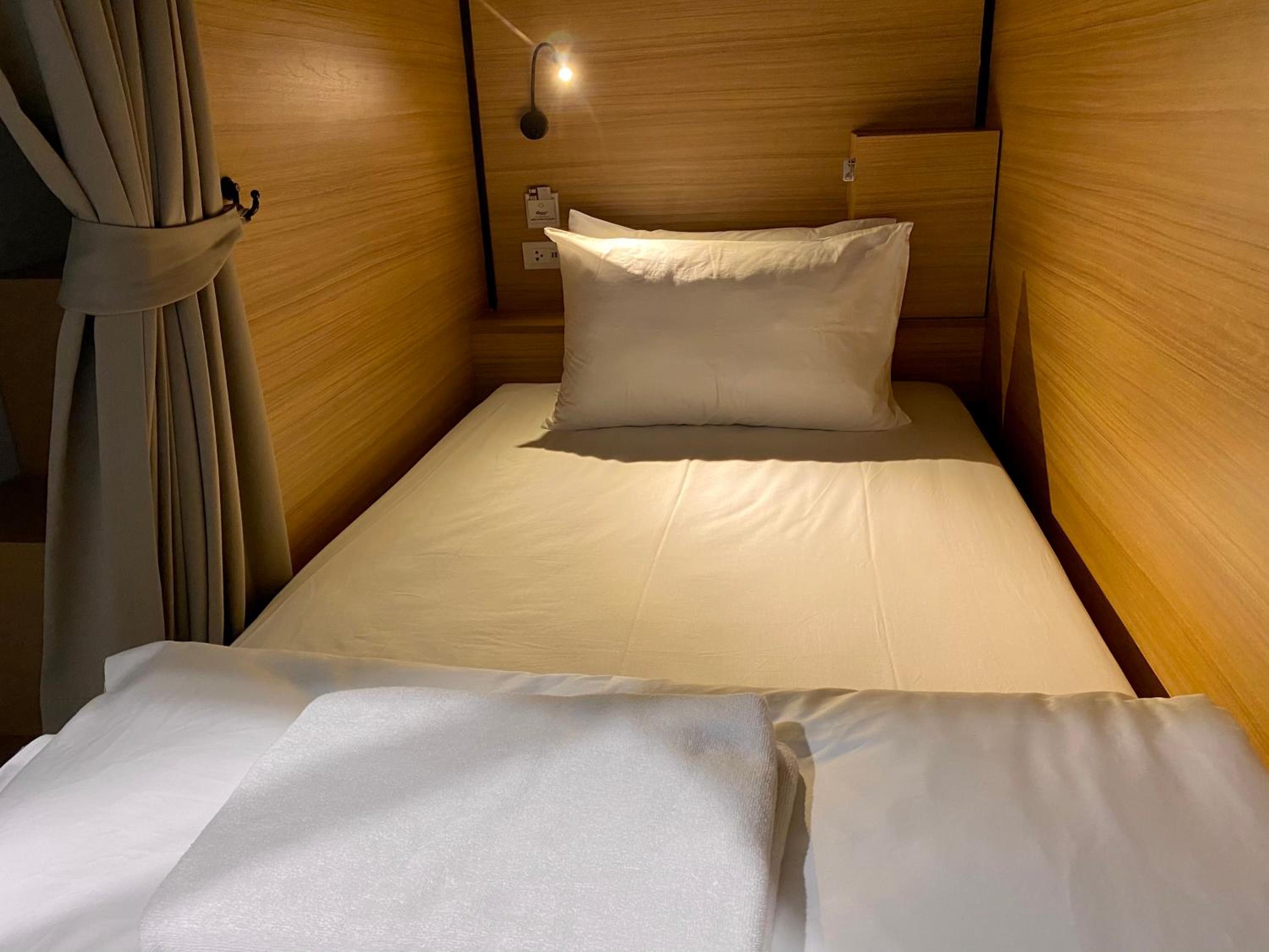 Single Bed in 6-Bed Dormitory Room photo 3