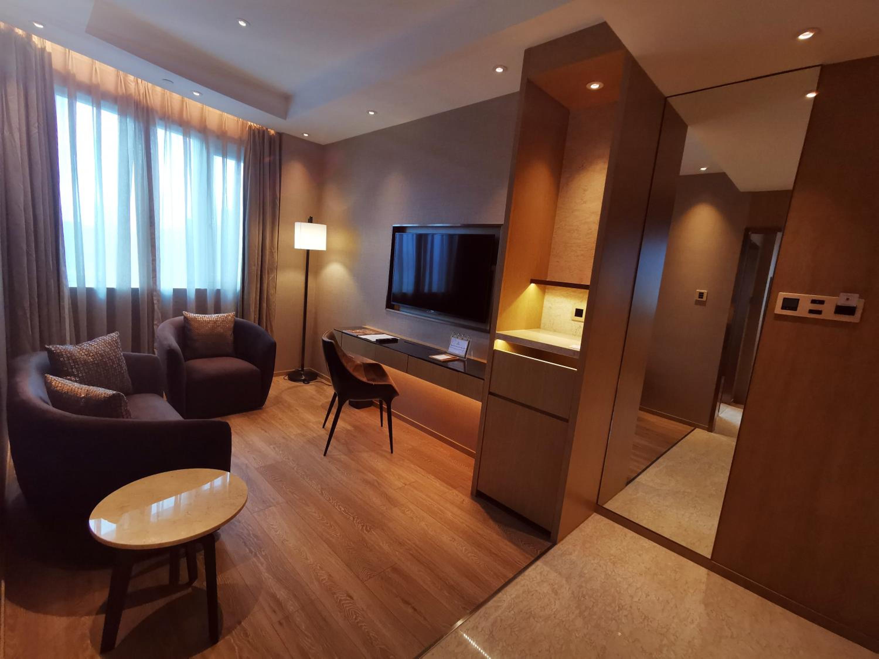 Suite - Photo 3