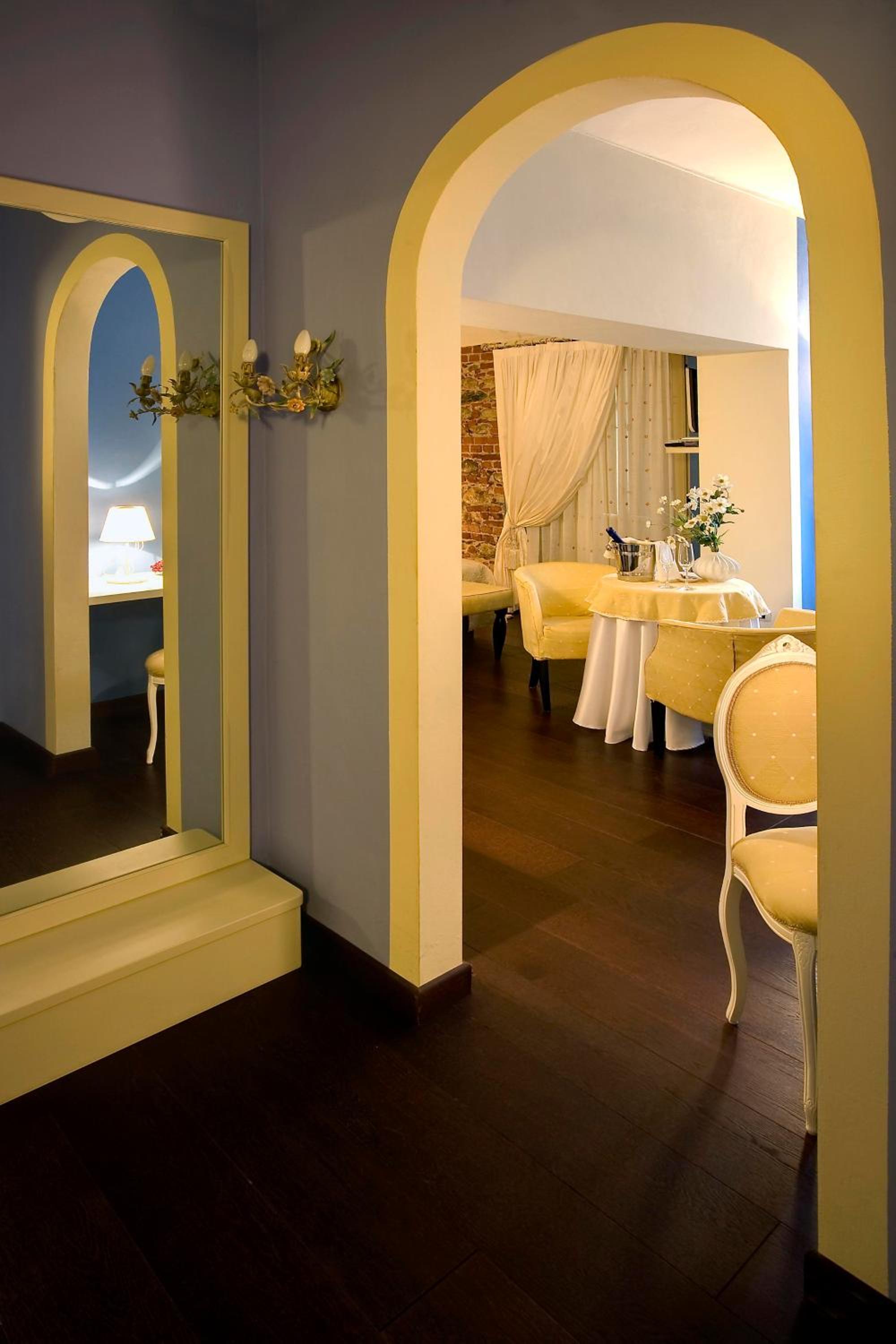 Suite (3 Adults) - Photo 3