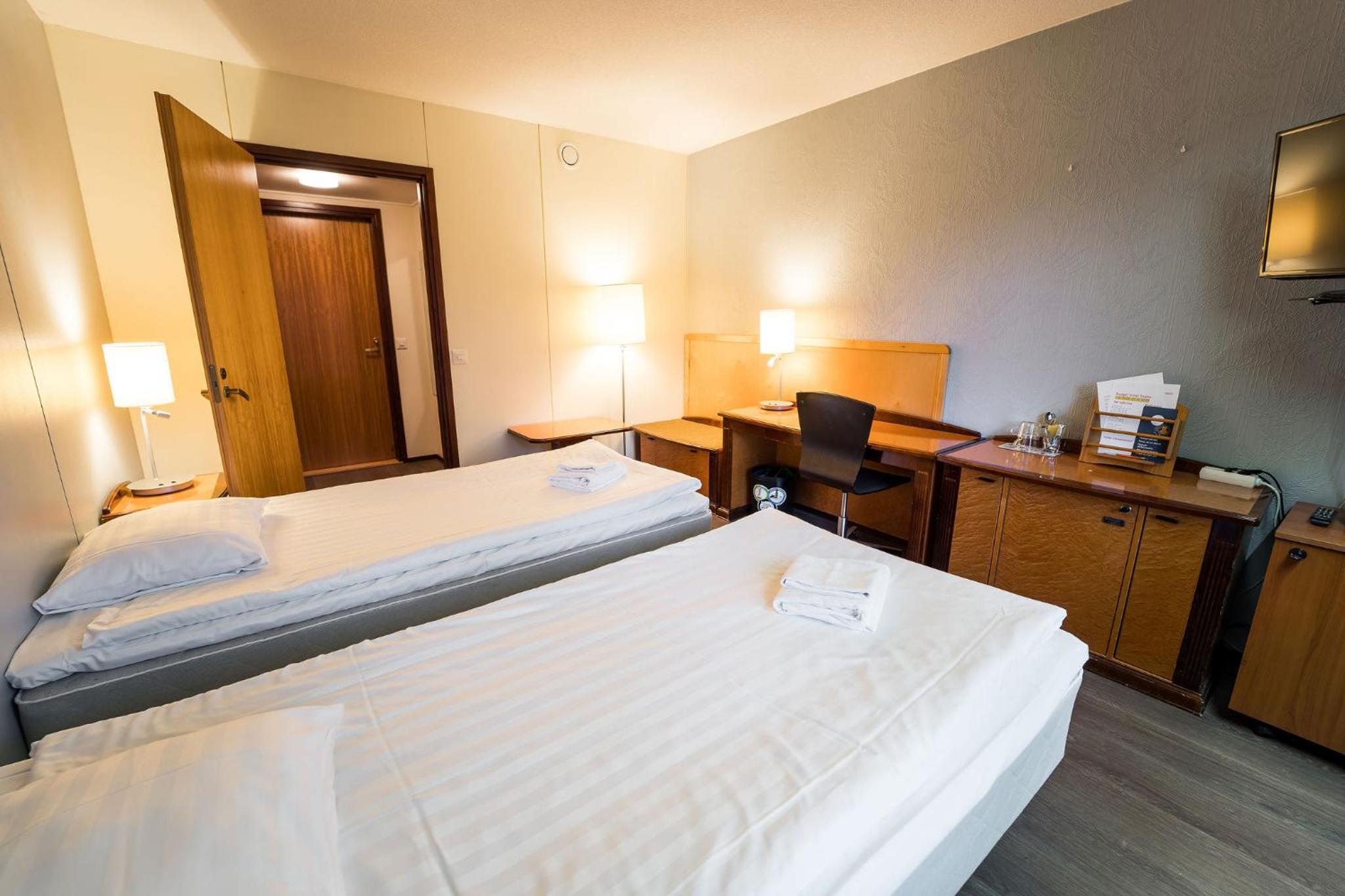 Budget Twin Room - Photo 3