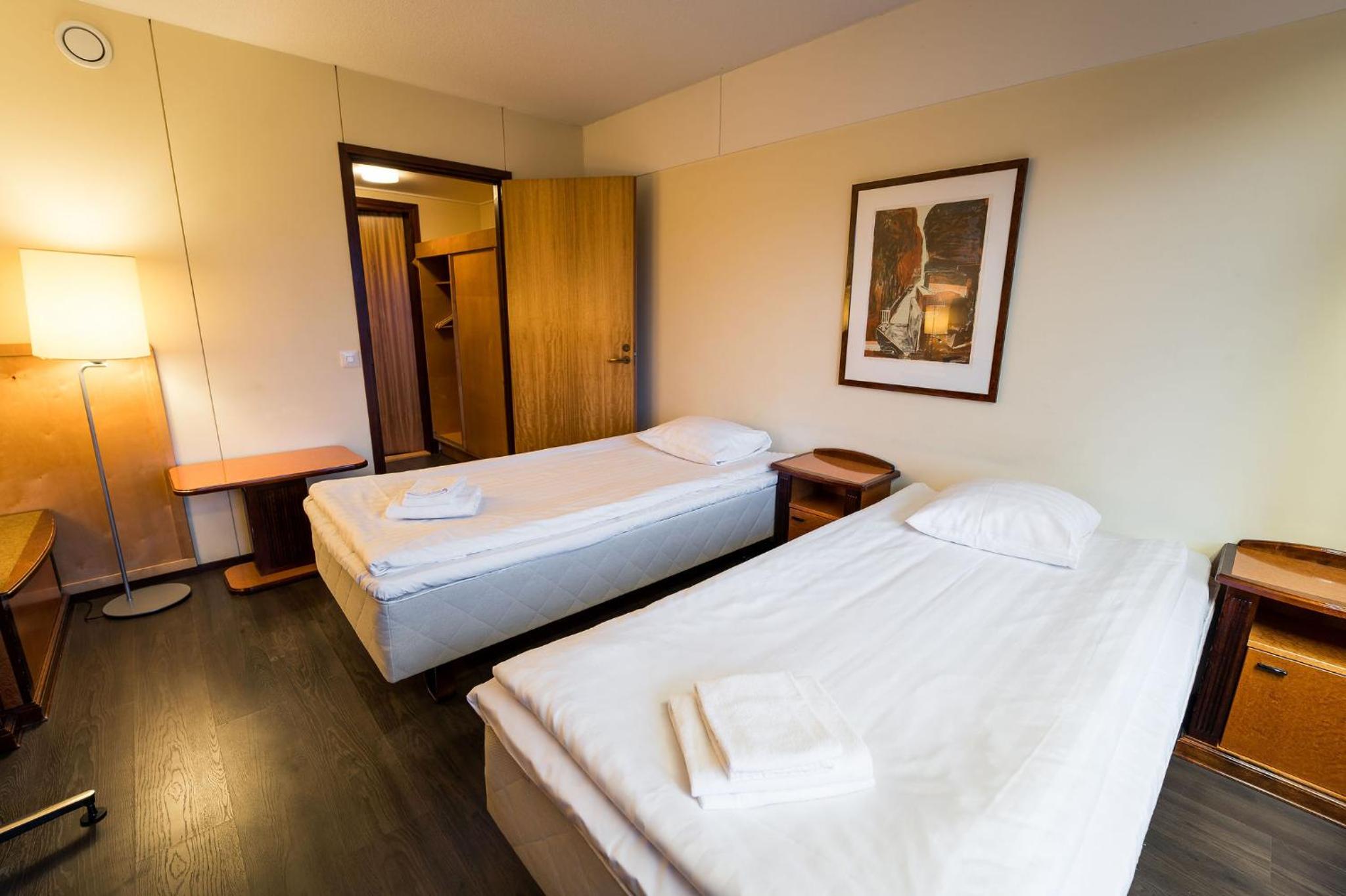 Budget Twin Room - Photo 7